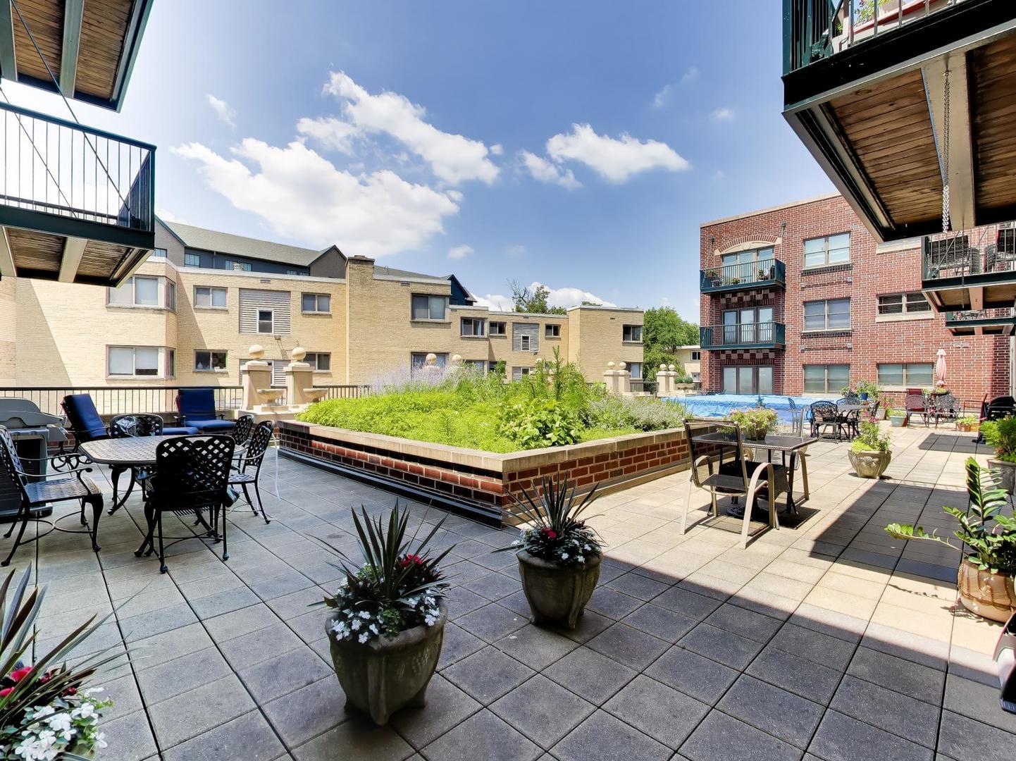 1107 Greenleaf Avenue Unit: 2I