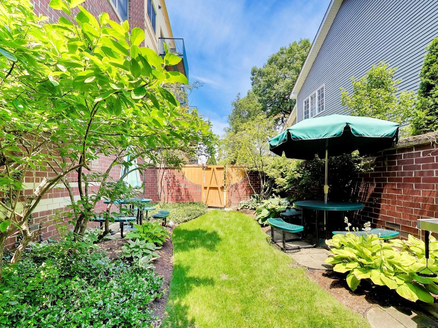 1107 Greenleaf Avenue Unit: 2I