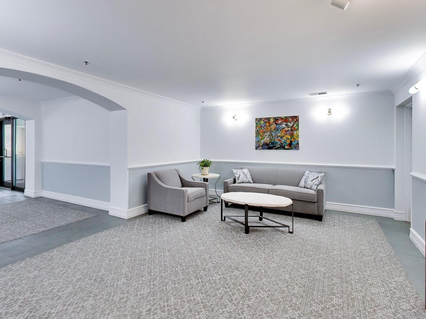 1107 Greenleaf Avenue Unit: 2I