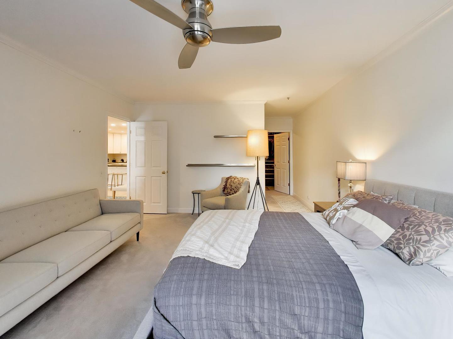 1107 Greenleaf Avenue Unit: 2I