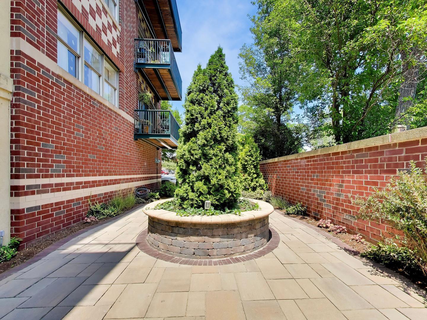 1107 Greenleaf Avenue Unit: 2I