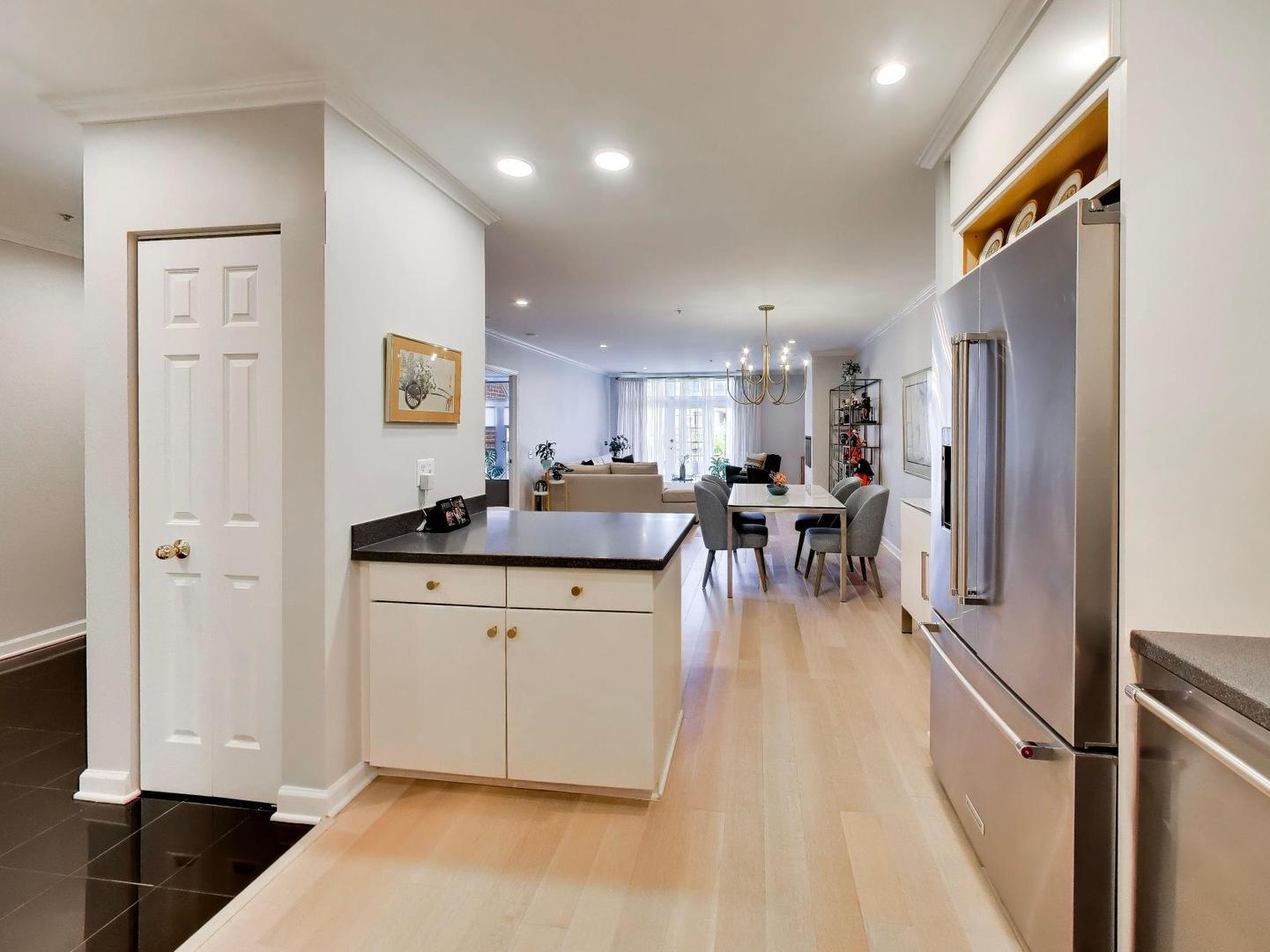 1107 Greenleaf Avenue Unit: 2I