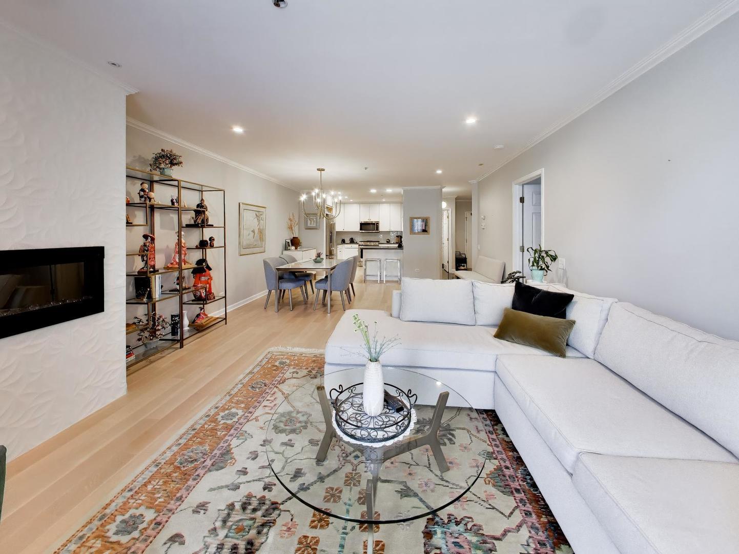 1107 Greenleaf Avenue Unit: 2I