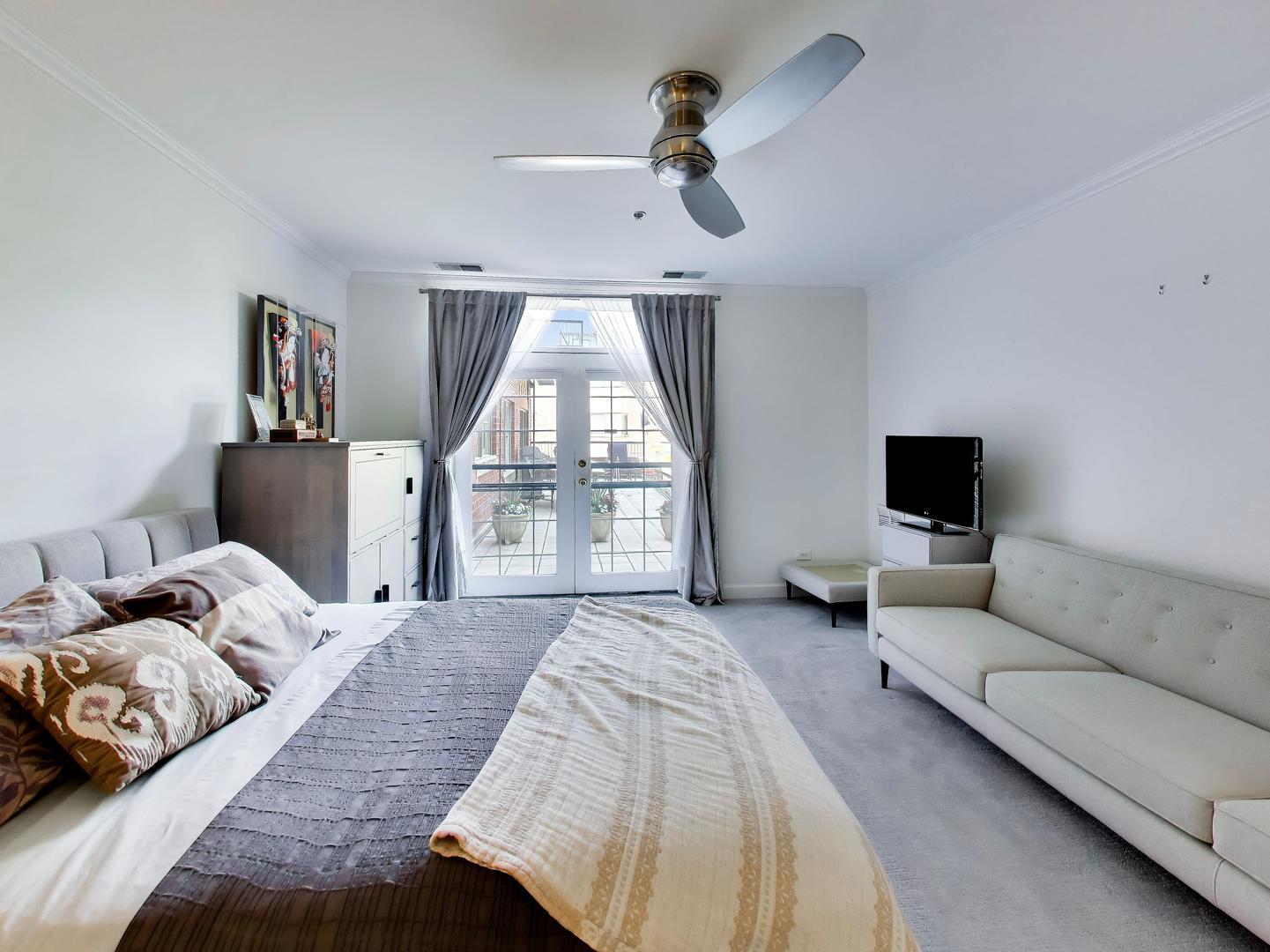 1107 Greenleaf Avenue Unit: 2I