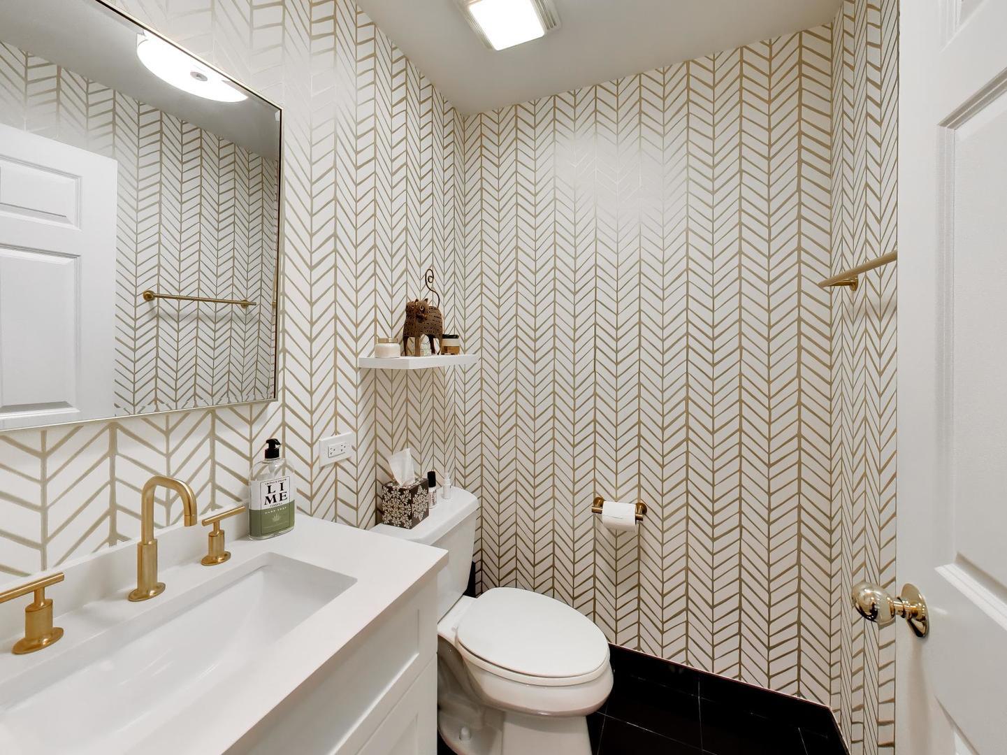 1107 Greenleaf Avenue Unit: 2I