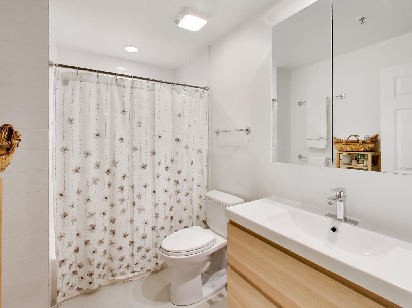 1107 Greenleaf Avenue Unit: 2I