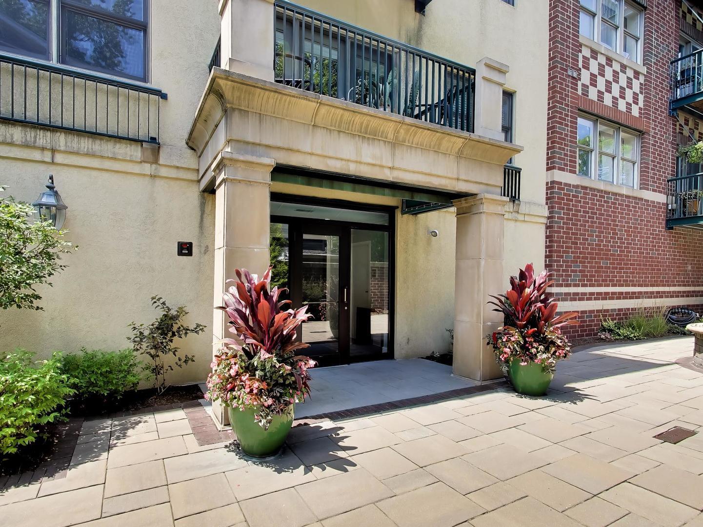1107 Greenleaf Avenue Unit: 2I
