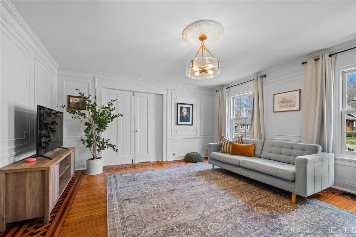 125 S Lincoln Street