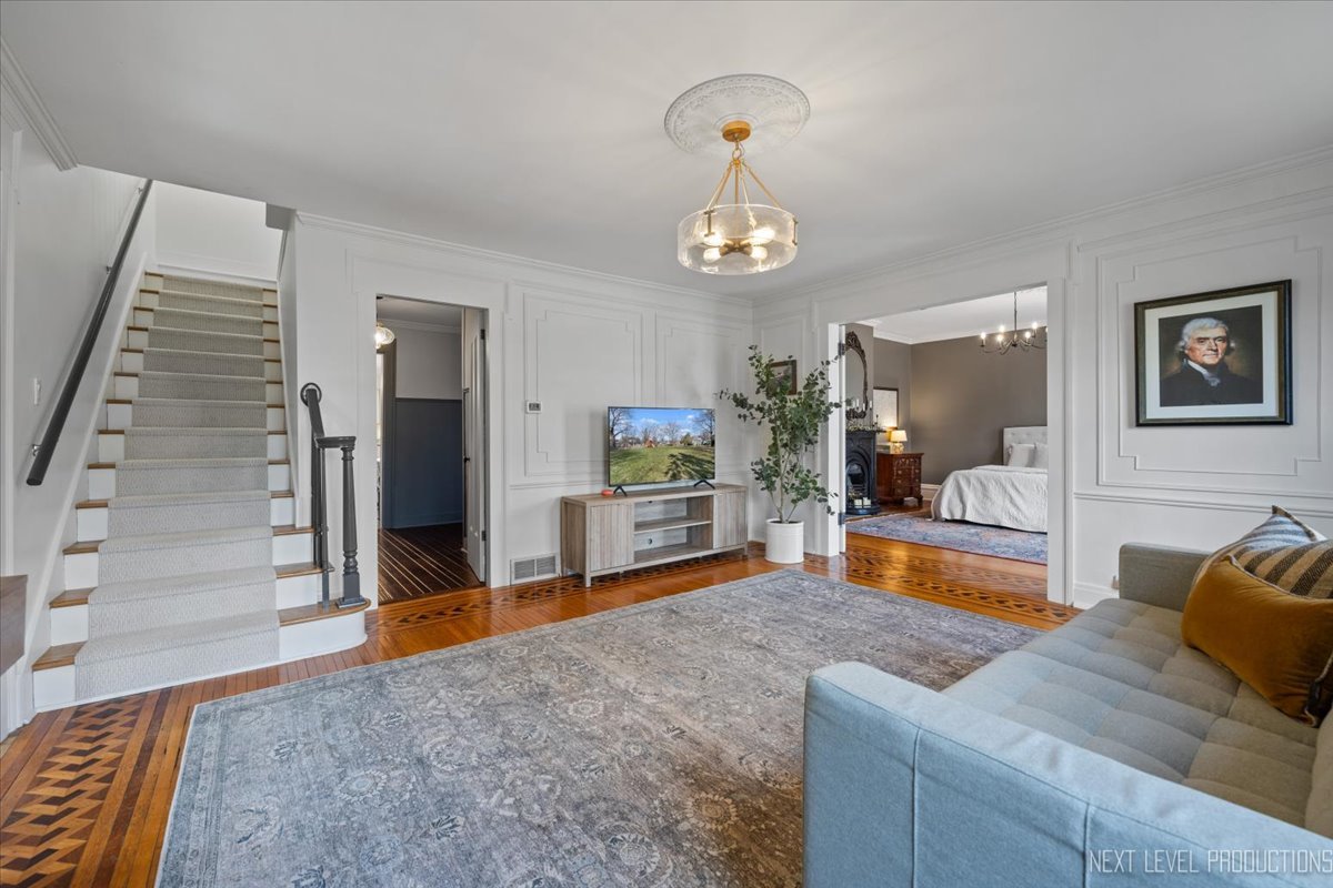 125 S Lincoln Street