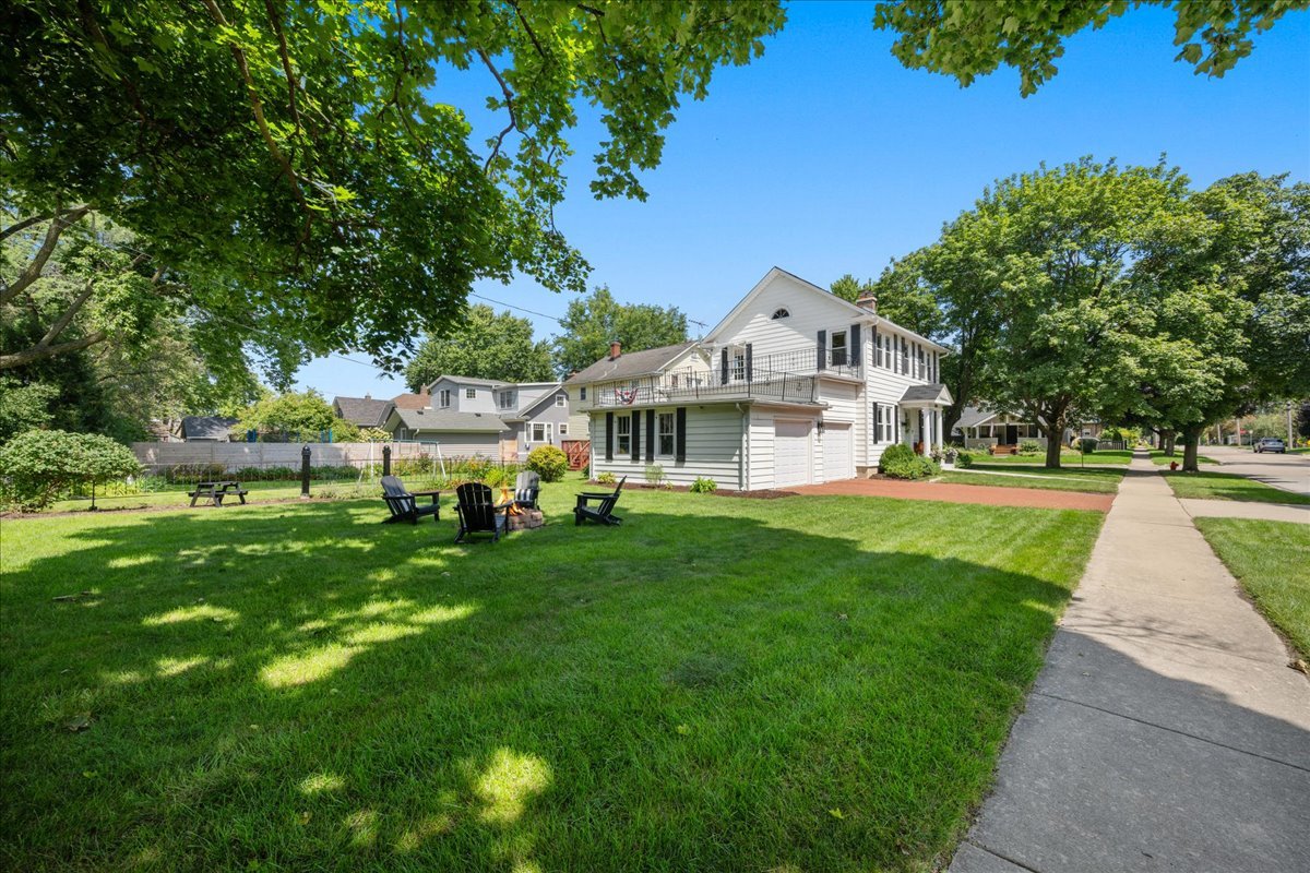 1001 Peyton Street