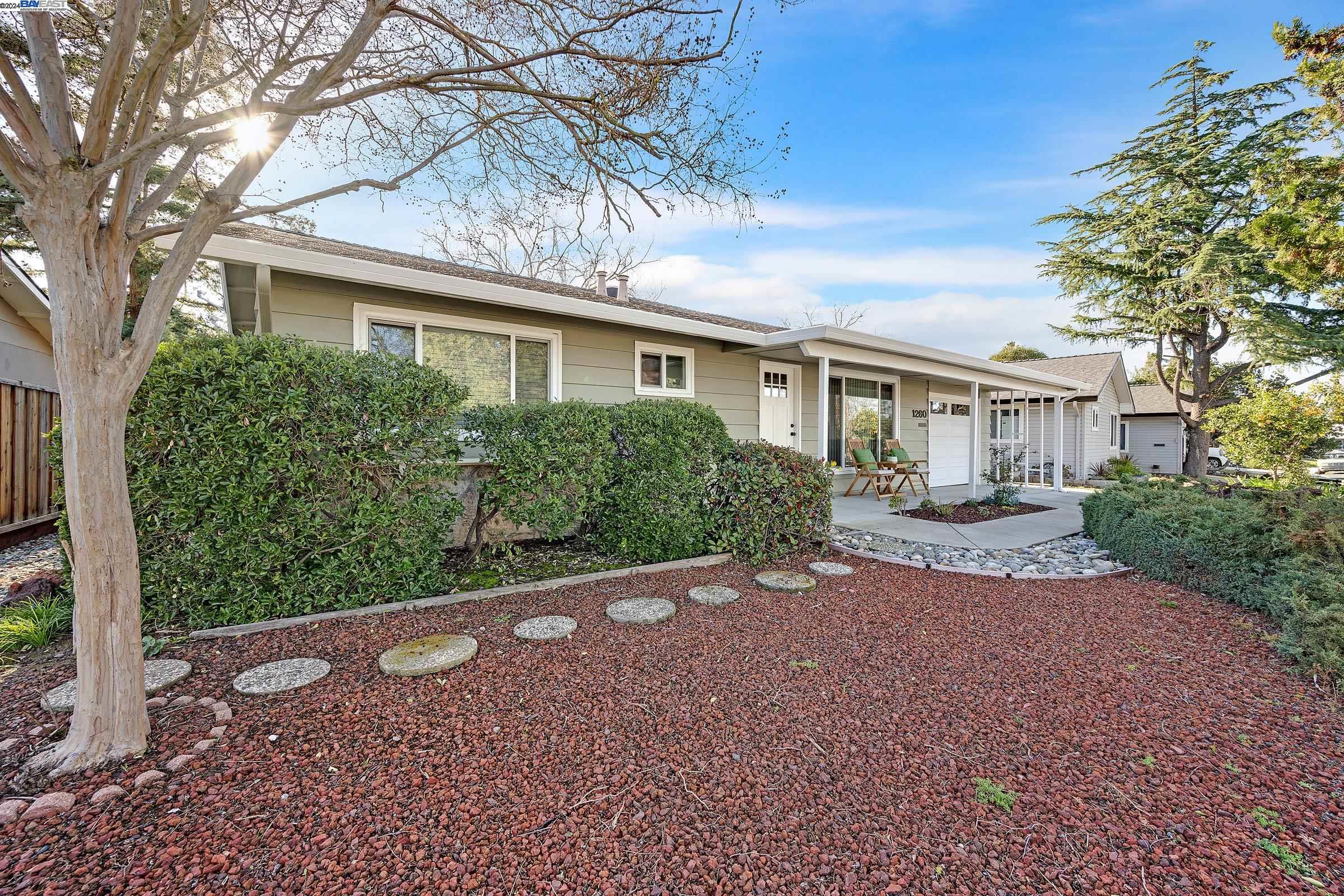 1260 Hibiscus Way