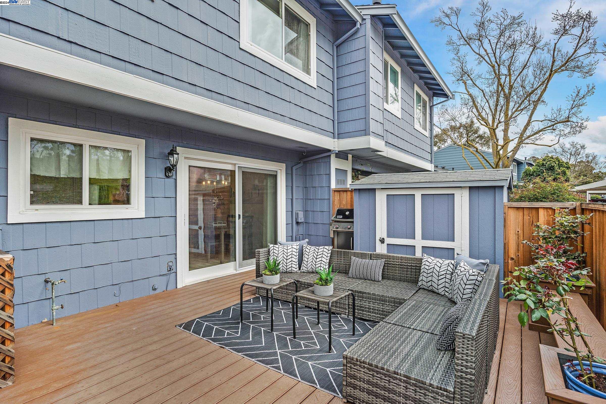 1251 Spring Valley Cmn