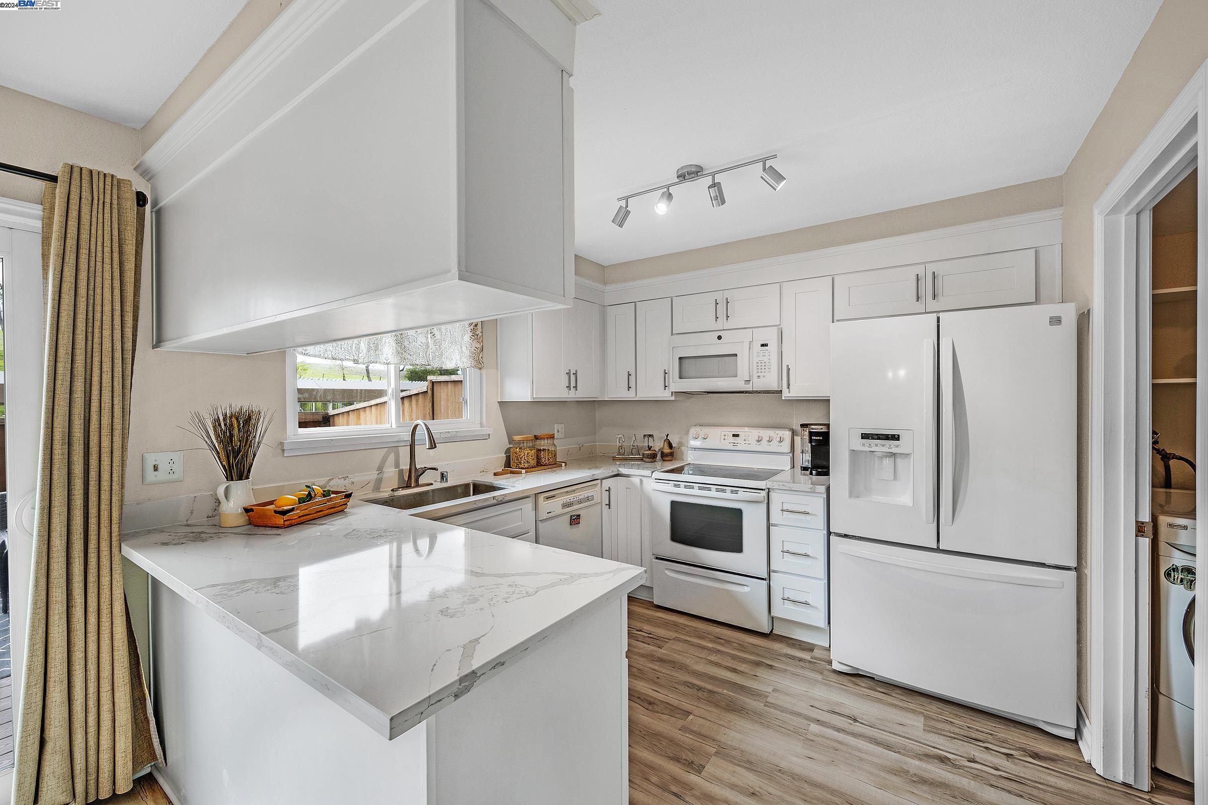 1251 Spring Valley Cmn