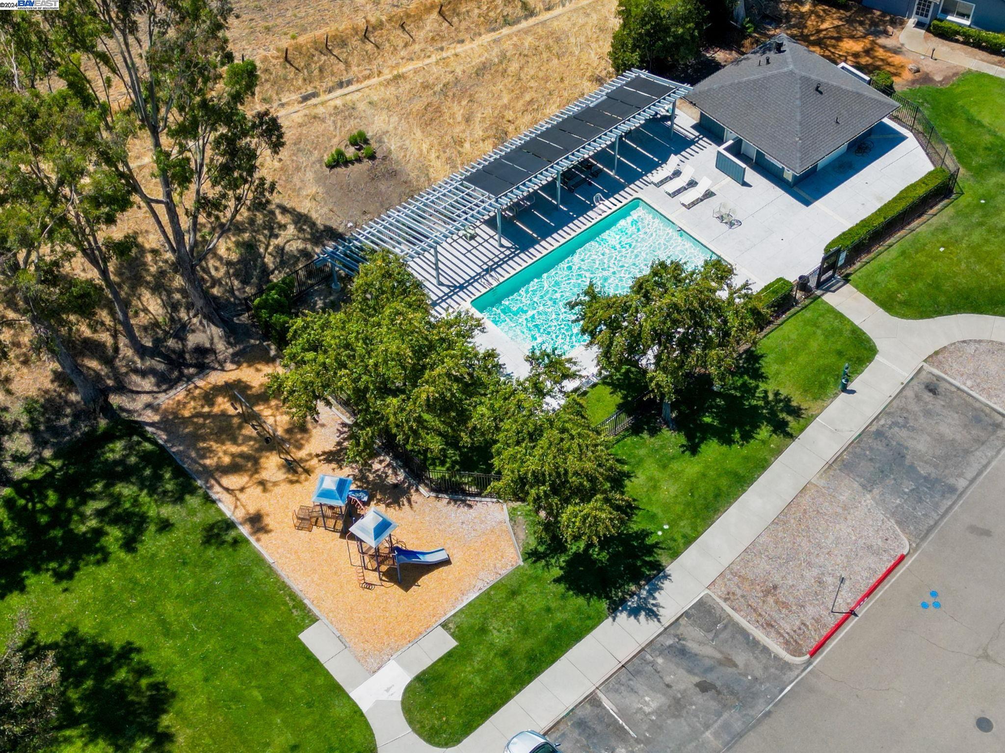 1251 Spring Valley Cmn