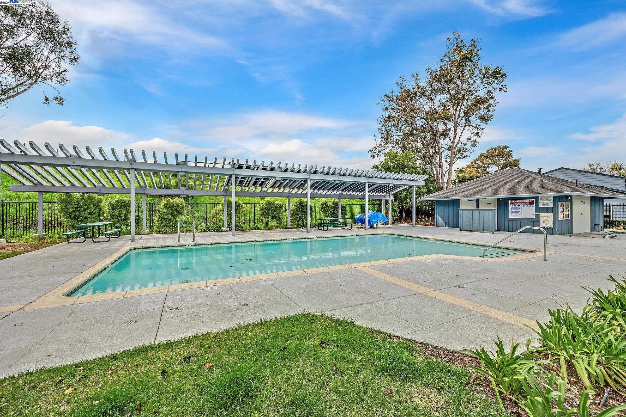 1251 Spring Valley Cmn