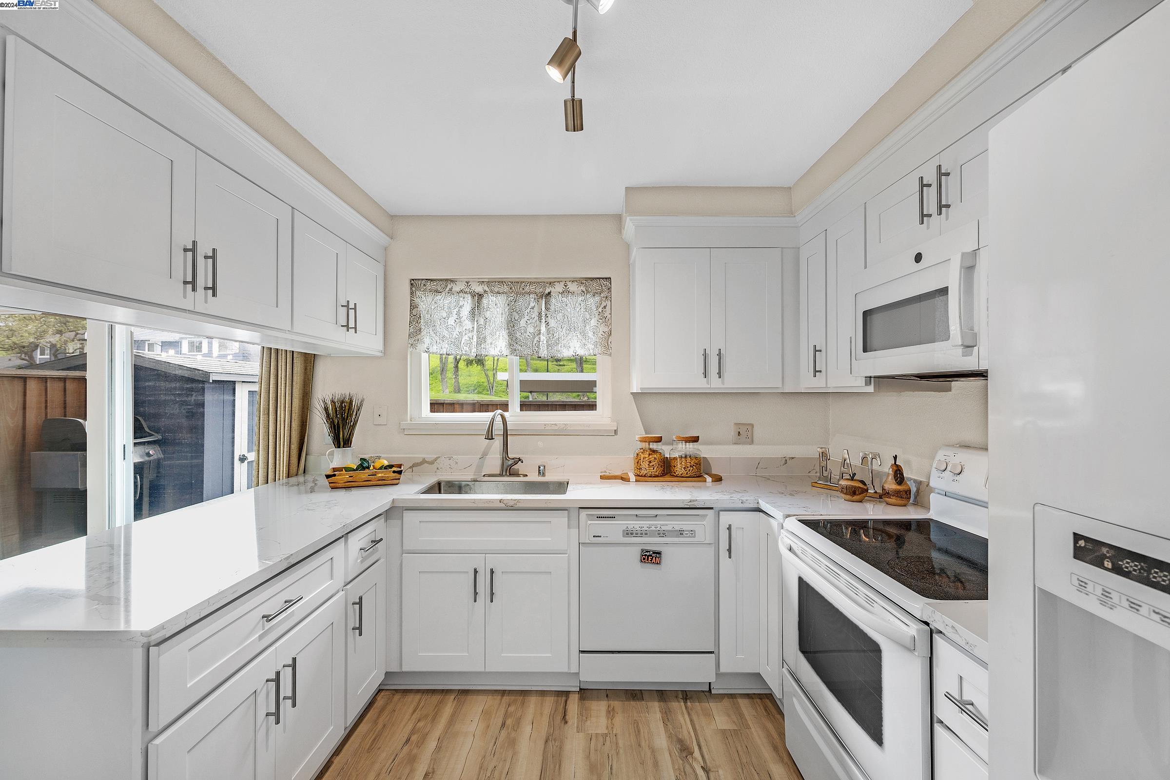 1251 Spring Valley Cmn