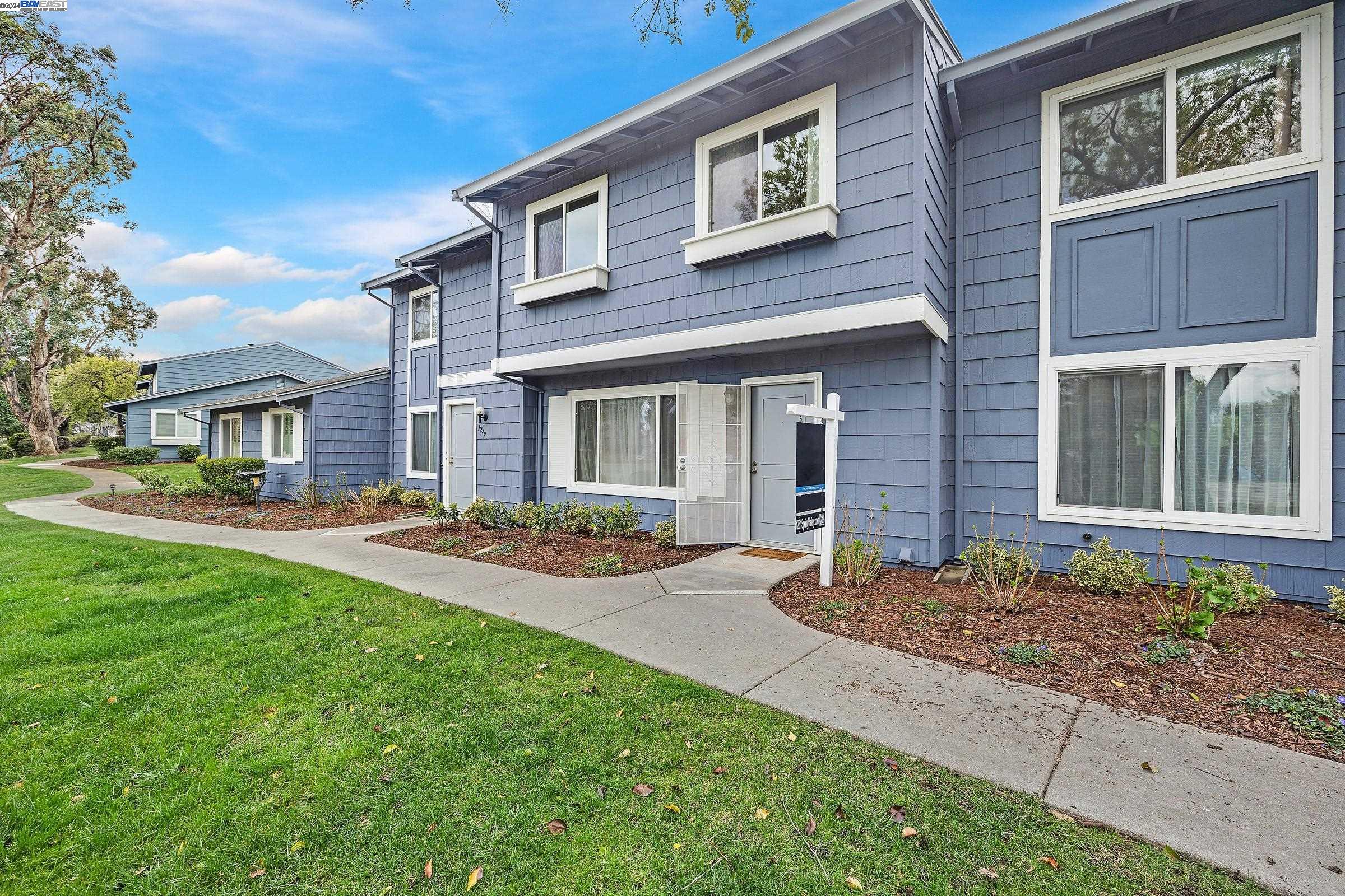 1251 Spring Valley Cmn