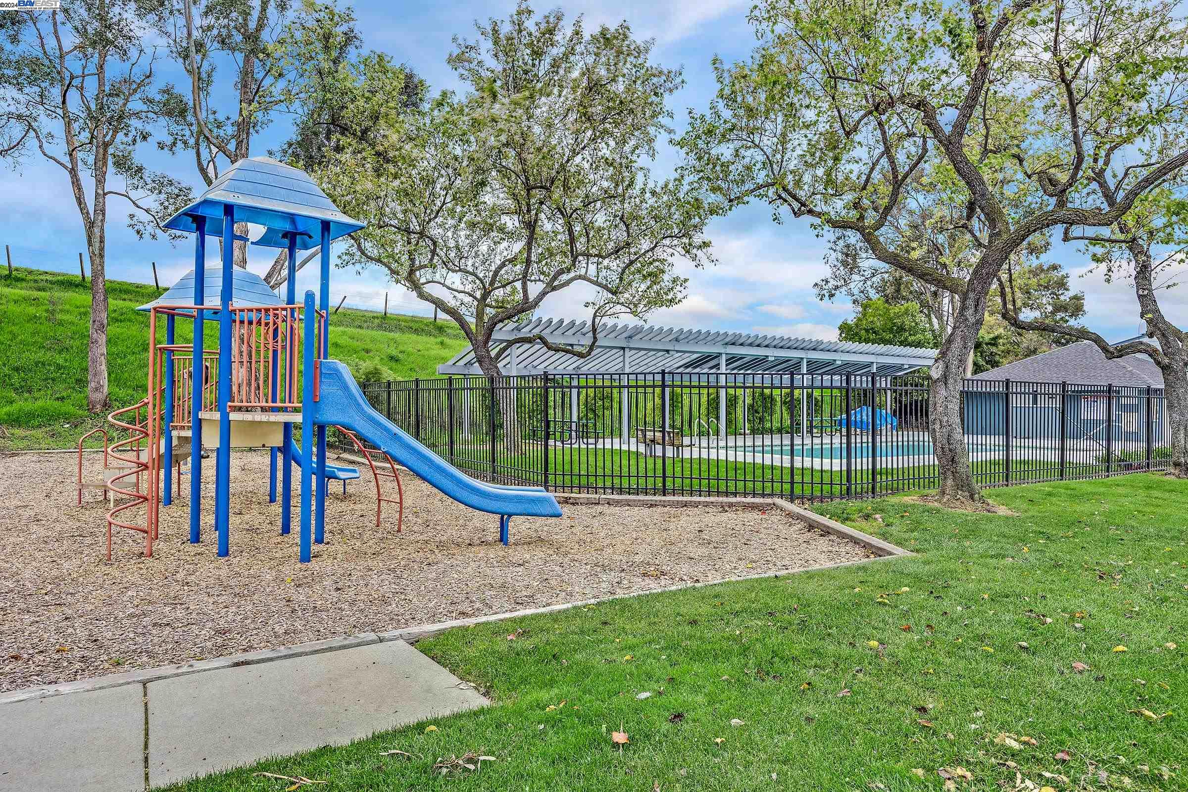 1251 Spring Valley Cmn