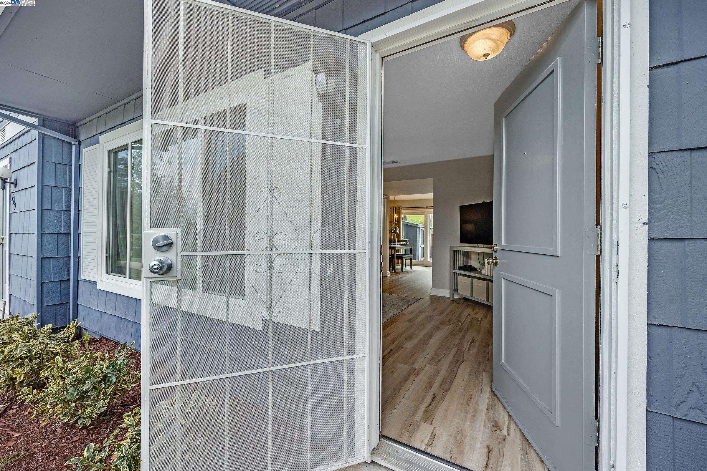 1251 Spring Valley Cmn