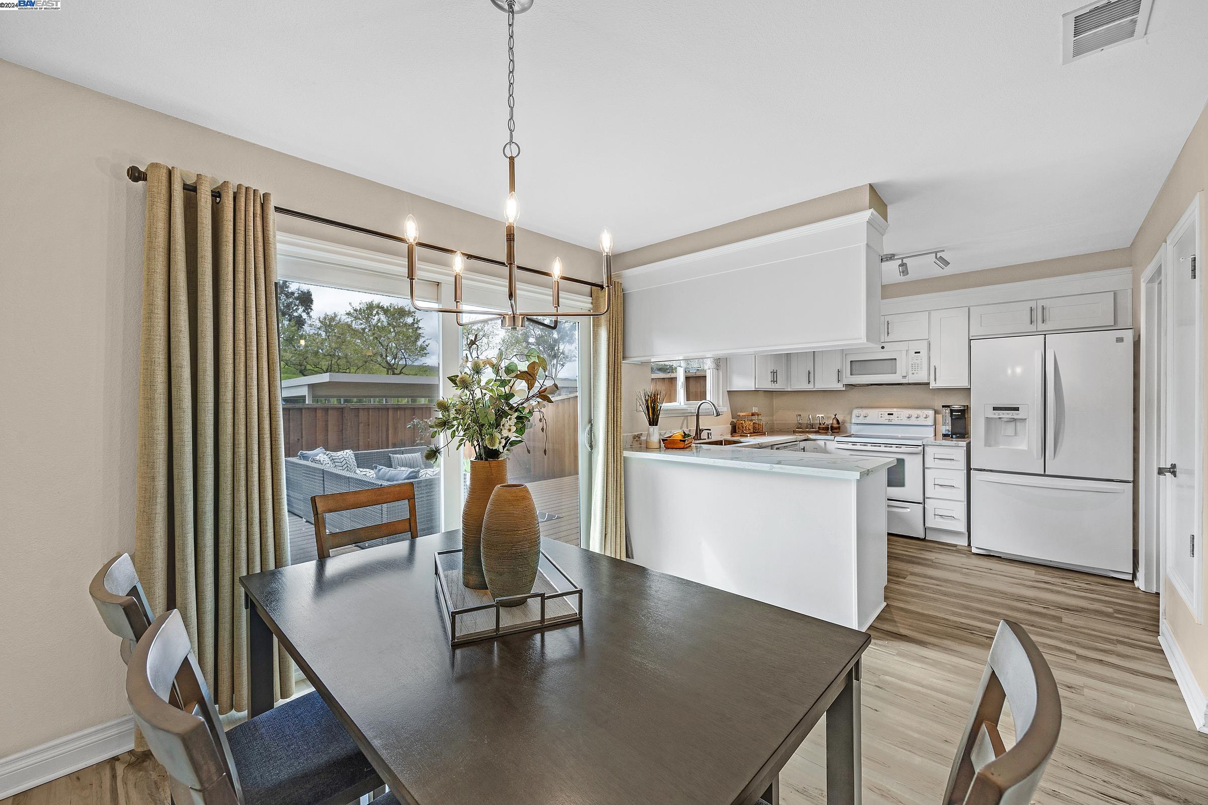 1251 Spring Valley Cmn