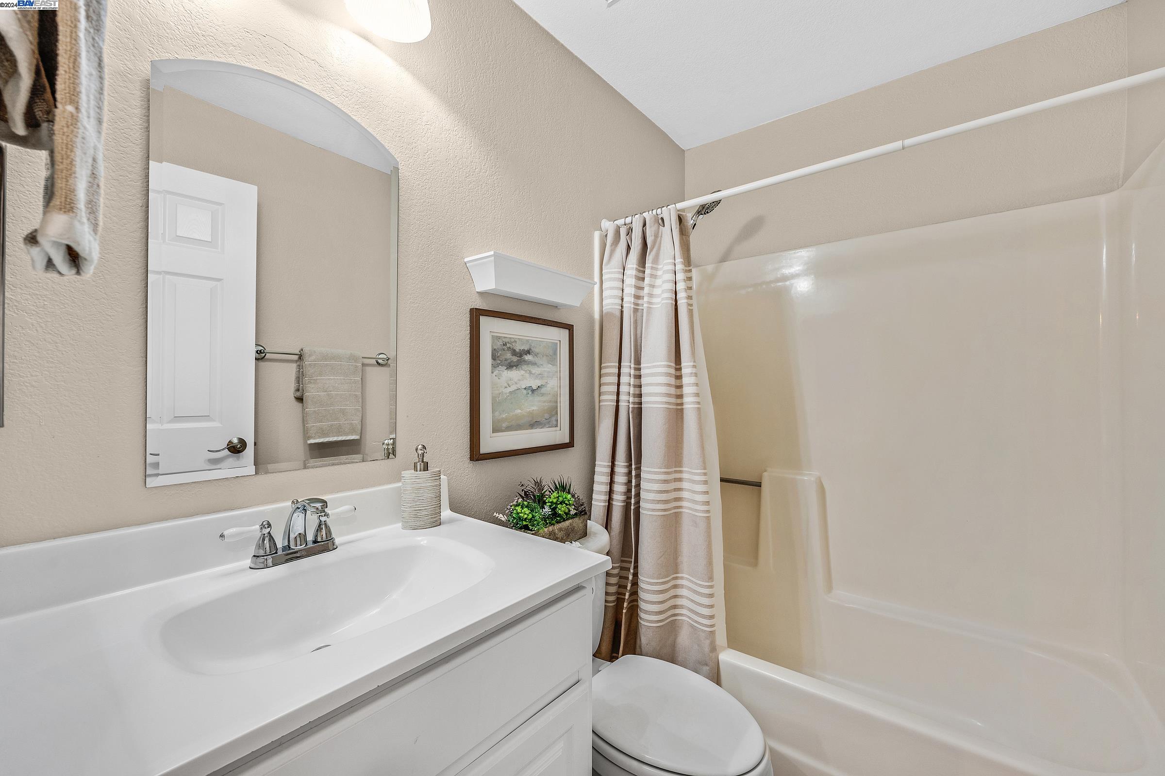 1251 Spring Valley Cmn