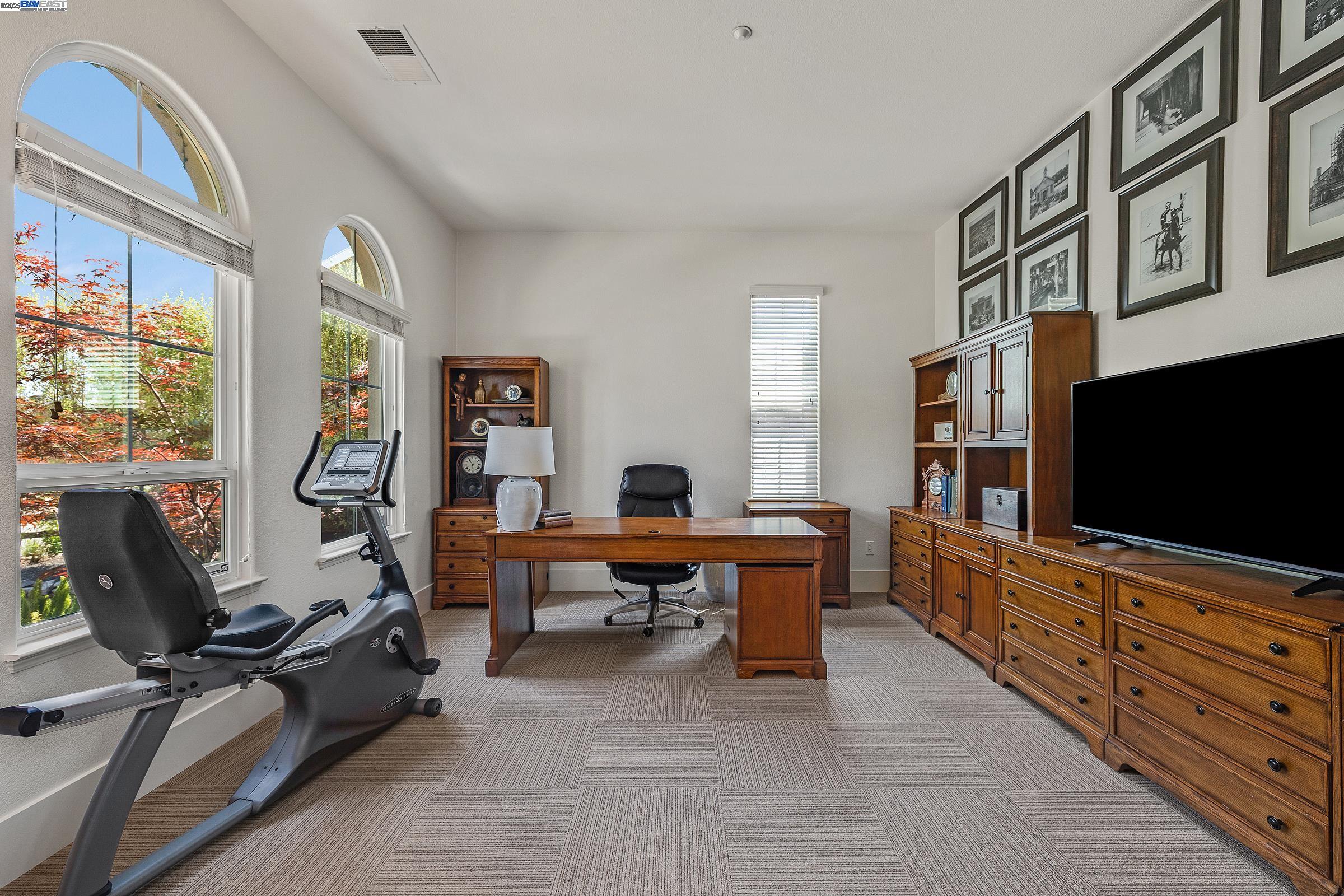 2465 Belmont Dr