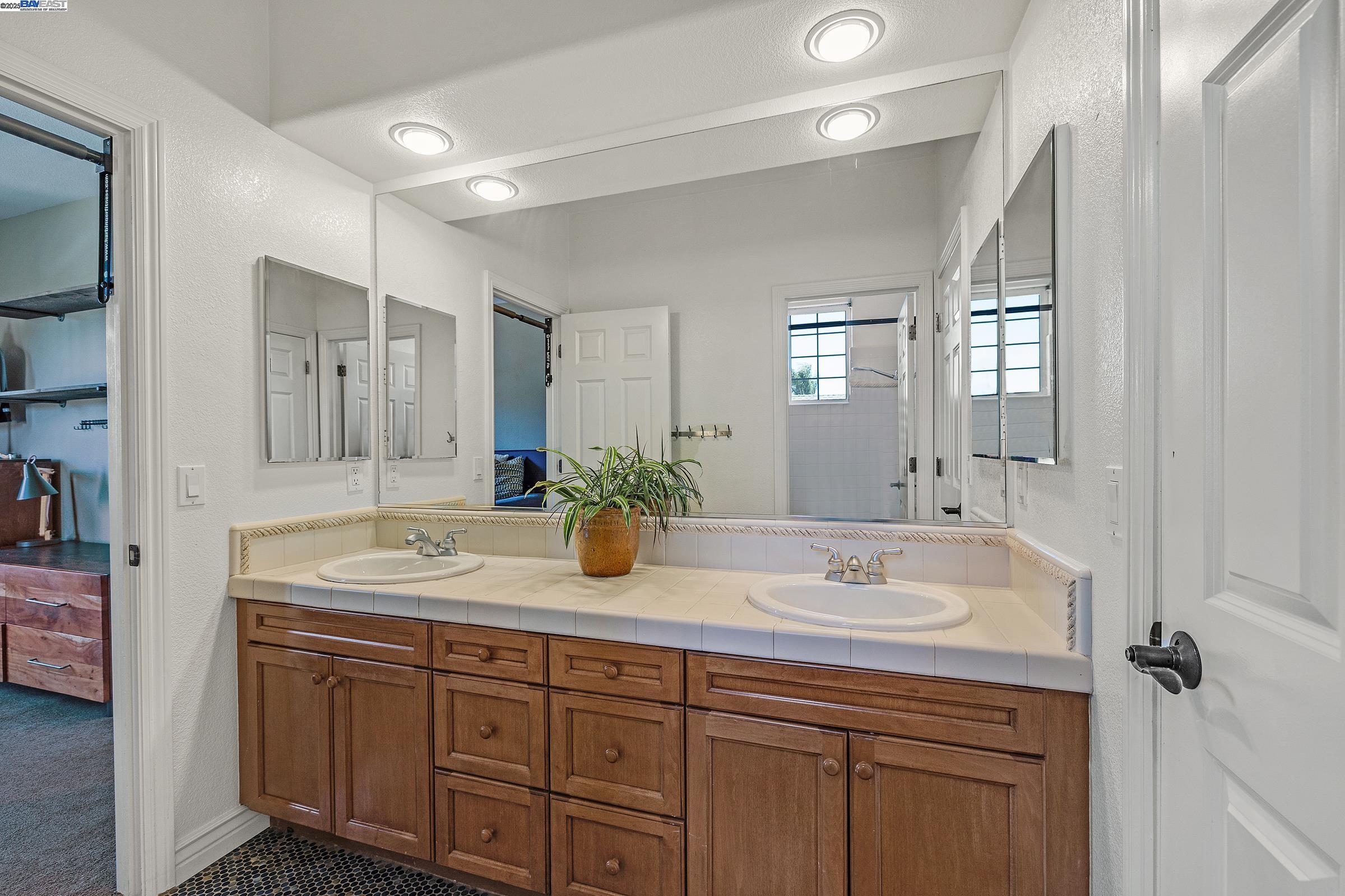 2465 Belmont Dr