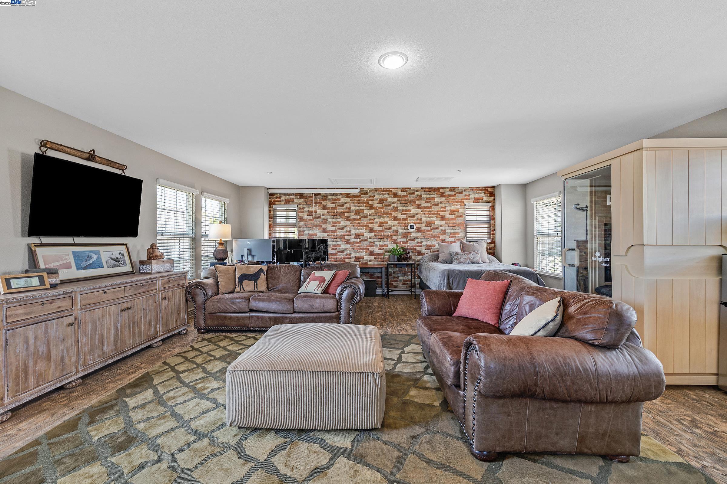 2465 Belmont Dr