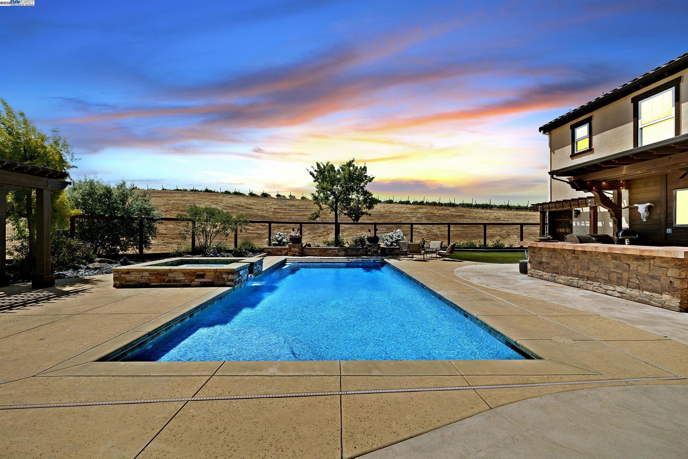 2465 Belmont Dr