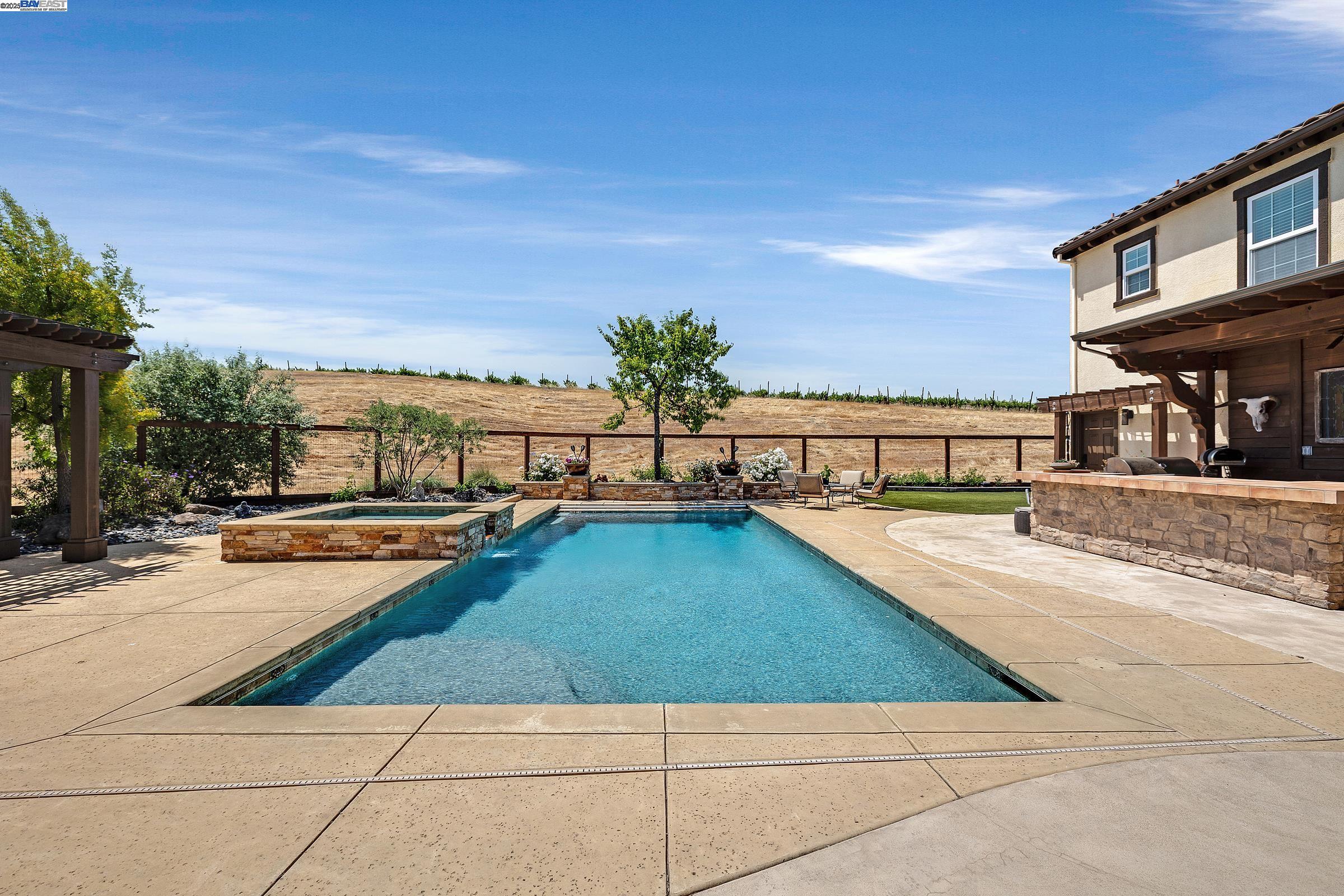 2465 Belmont Dr