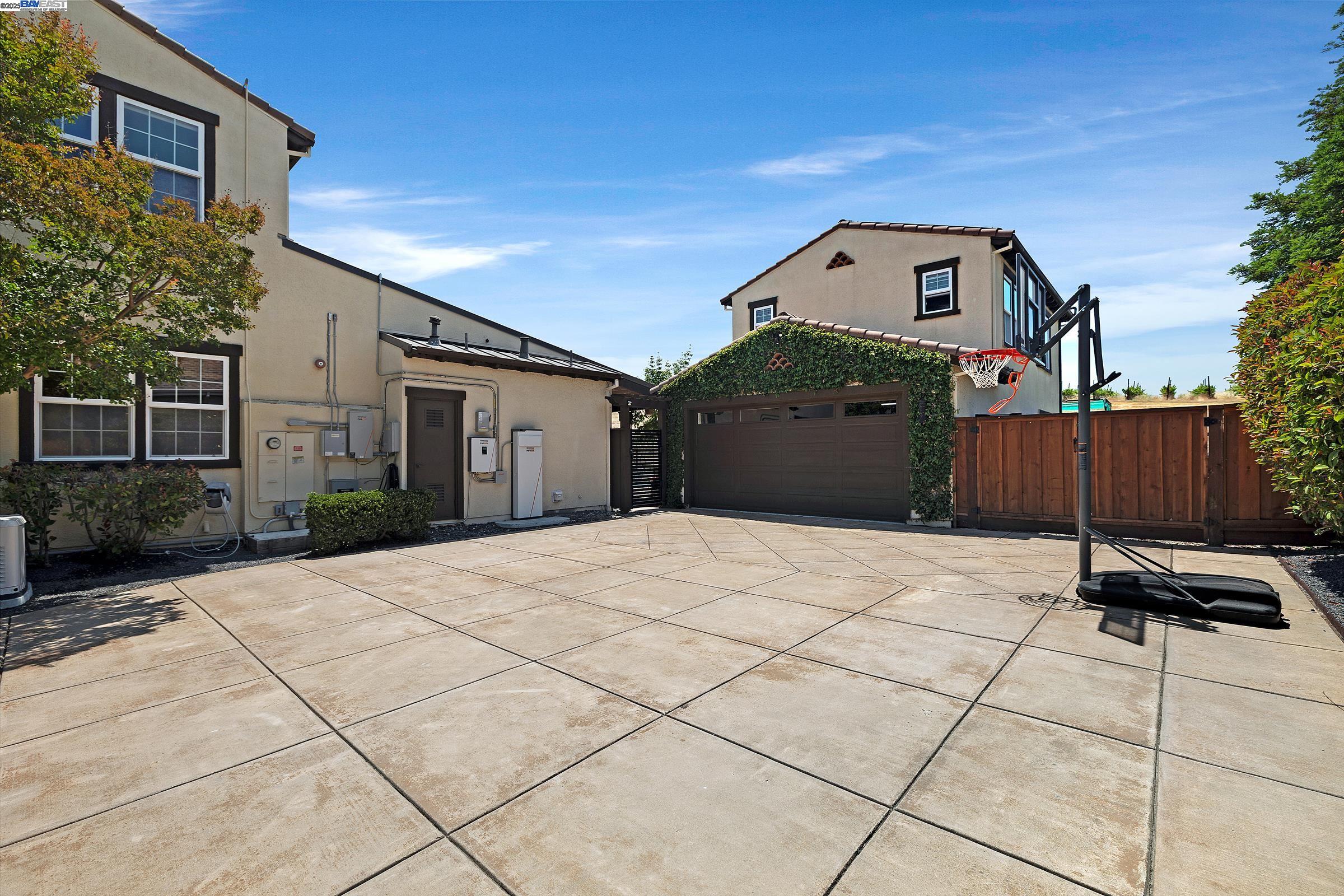 2465 Belmont Dr