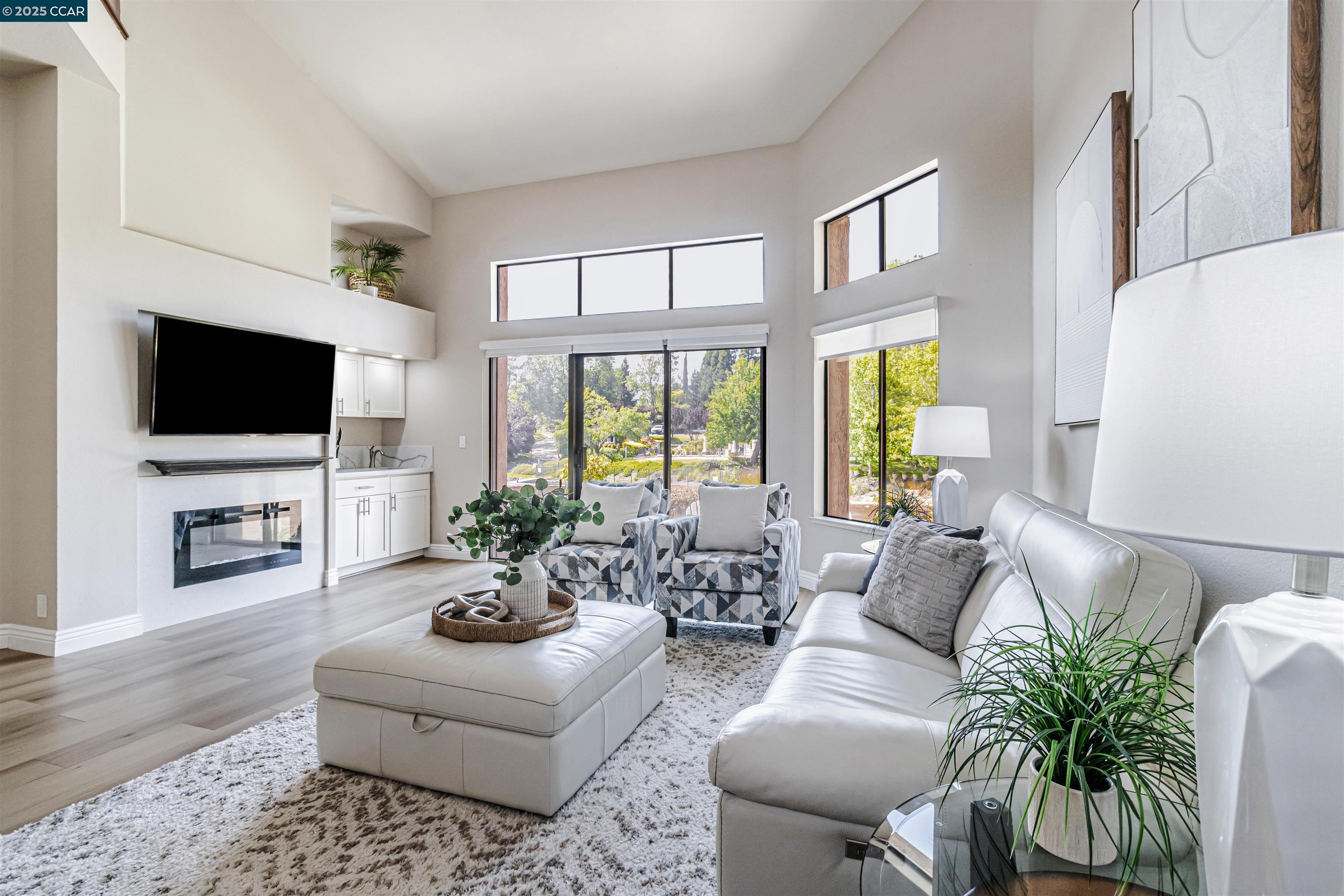 4079 W Lakeshore Dr