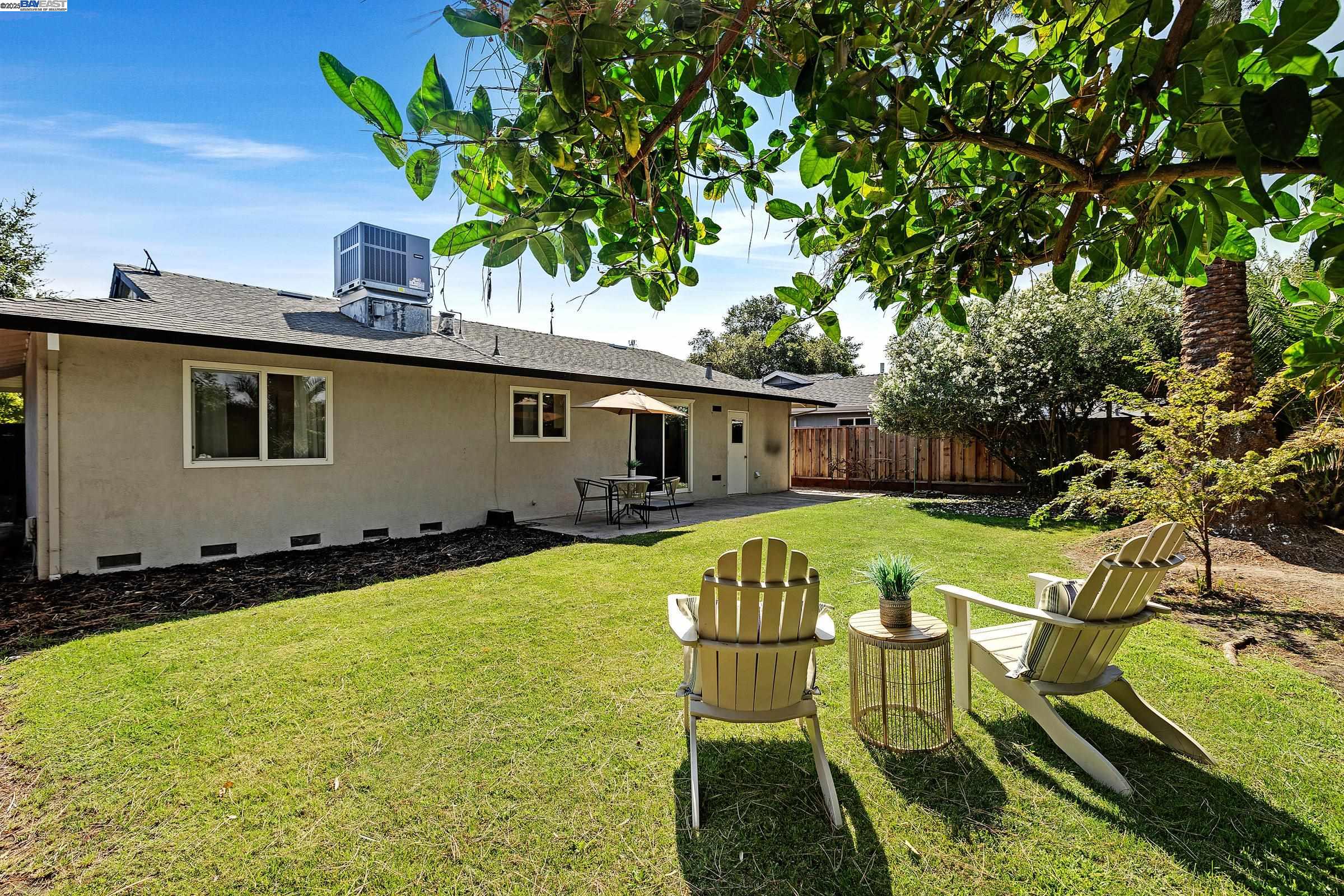 1370 Daisy Ln
