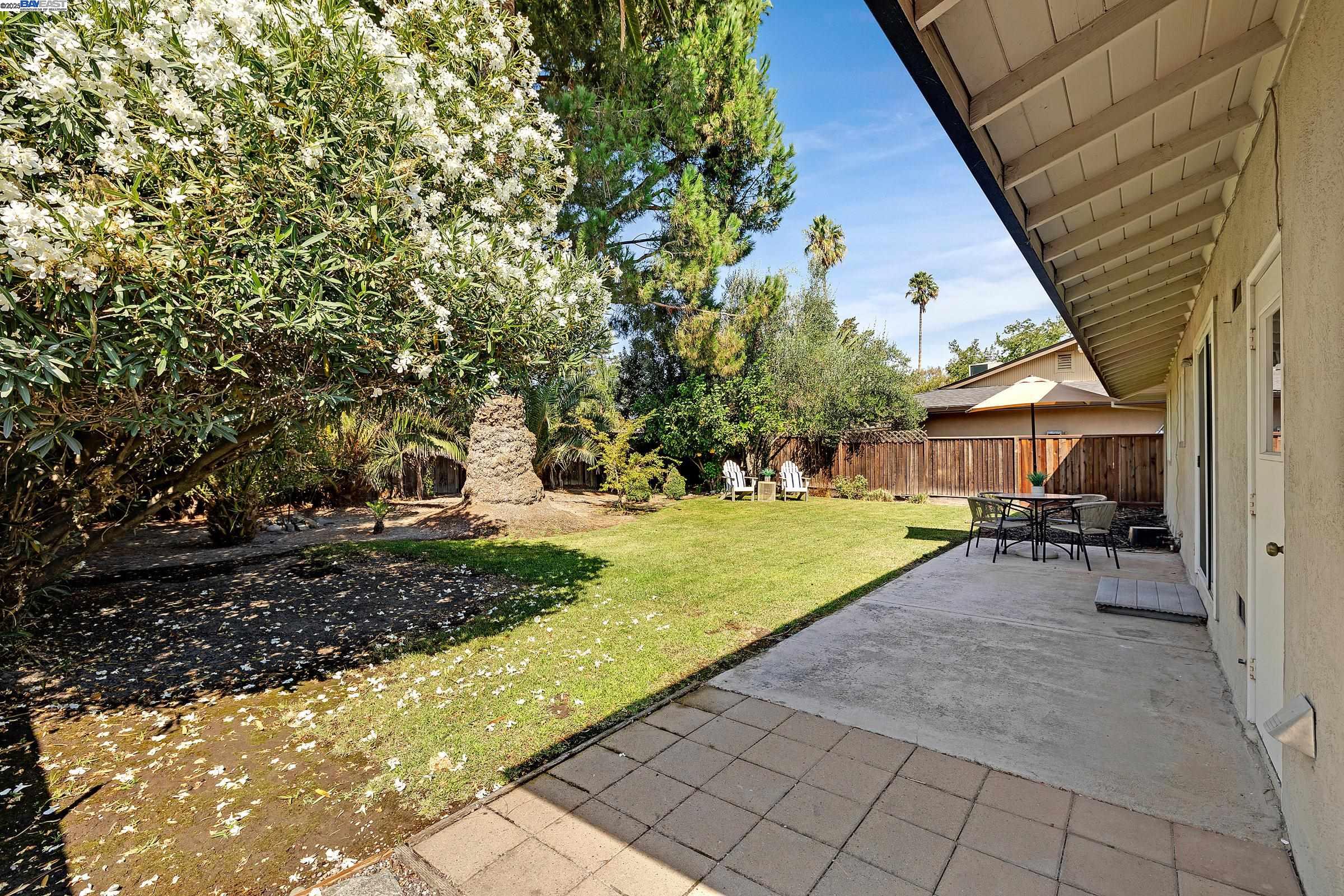 1370 Daisy Ln