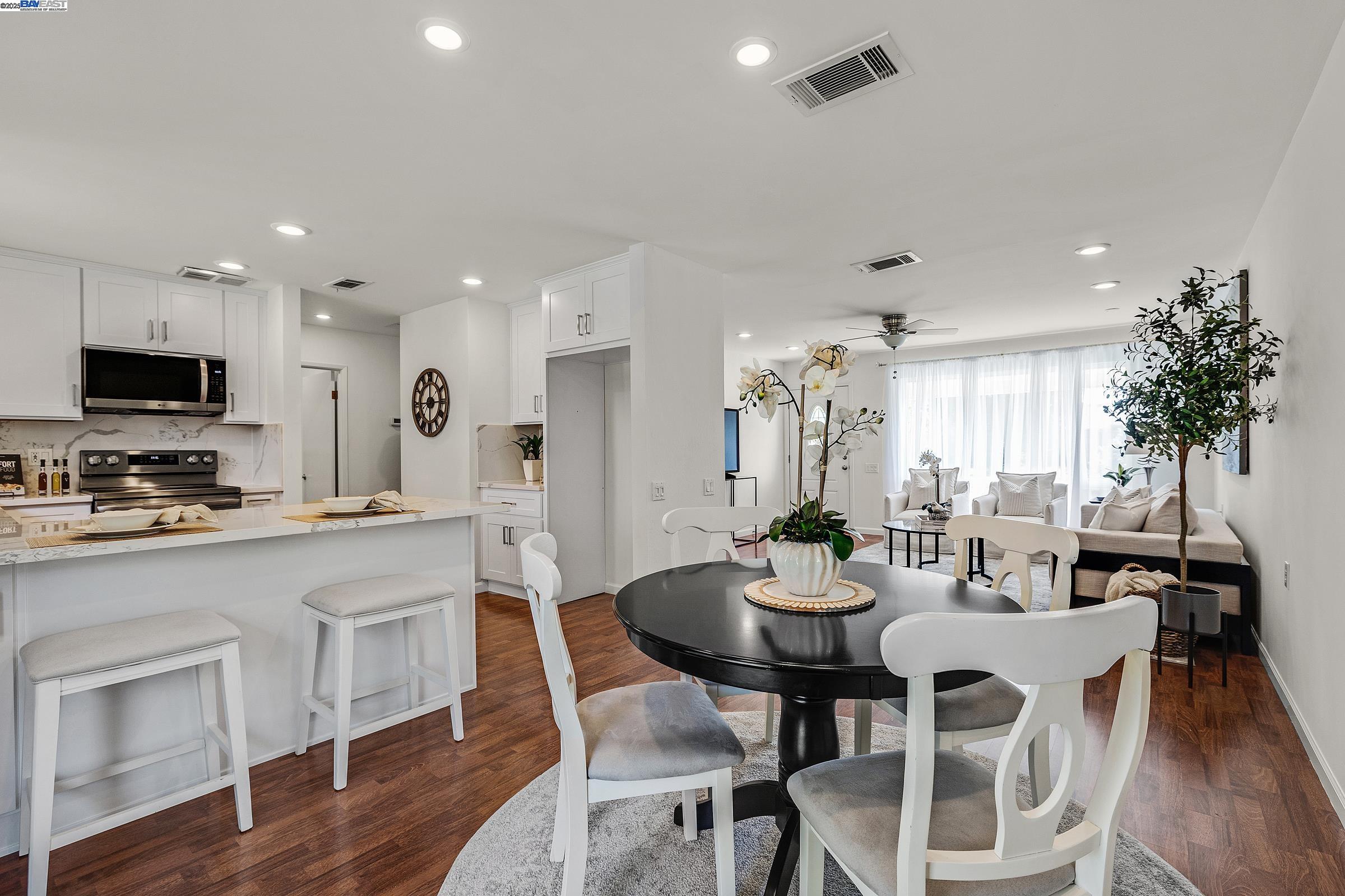1370 Daisy Ln