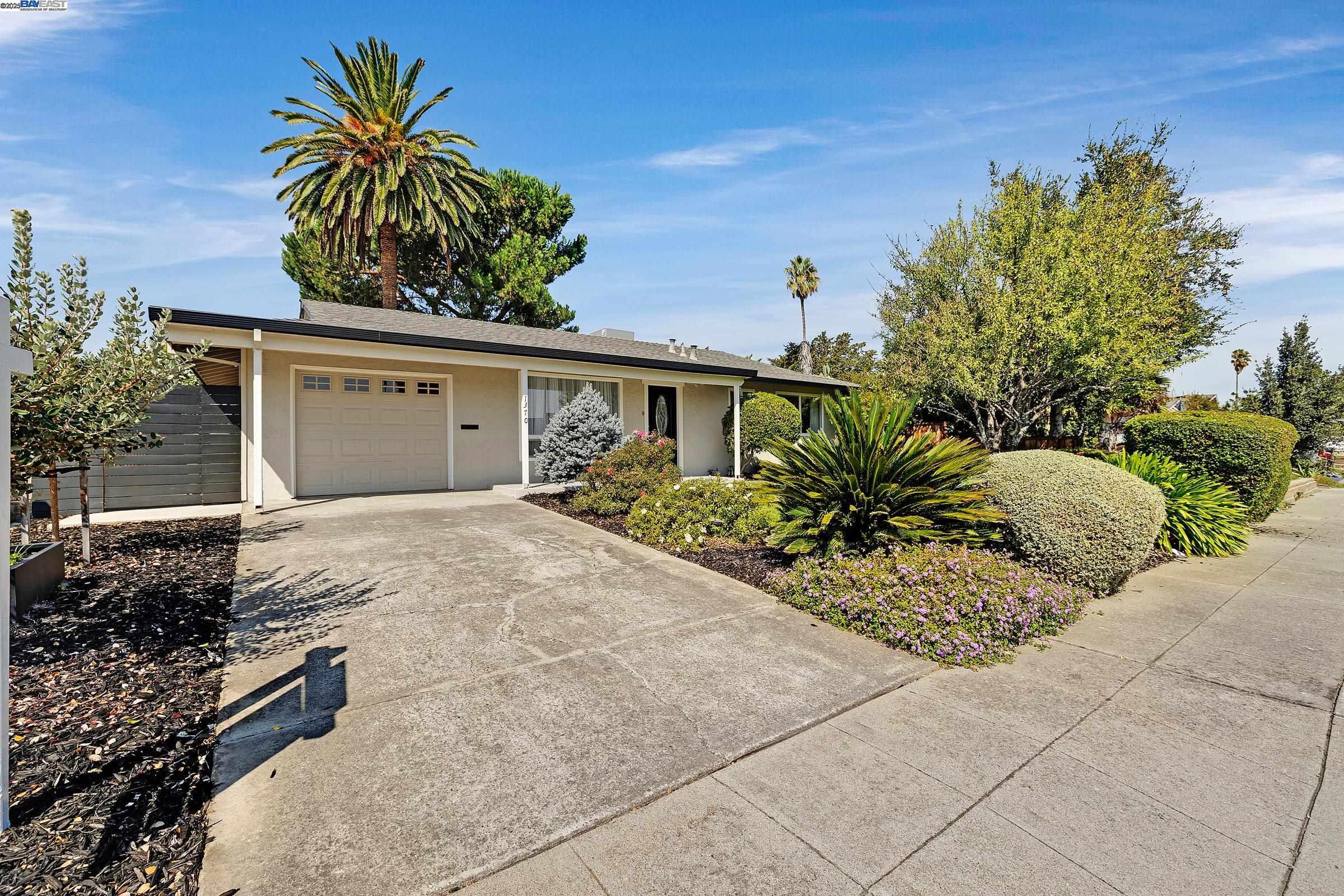 1370 Daisy Ln