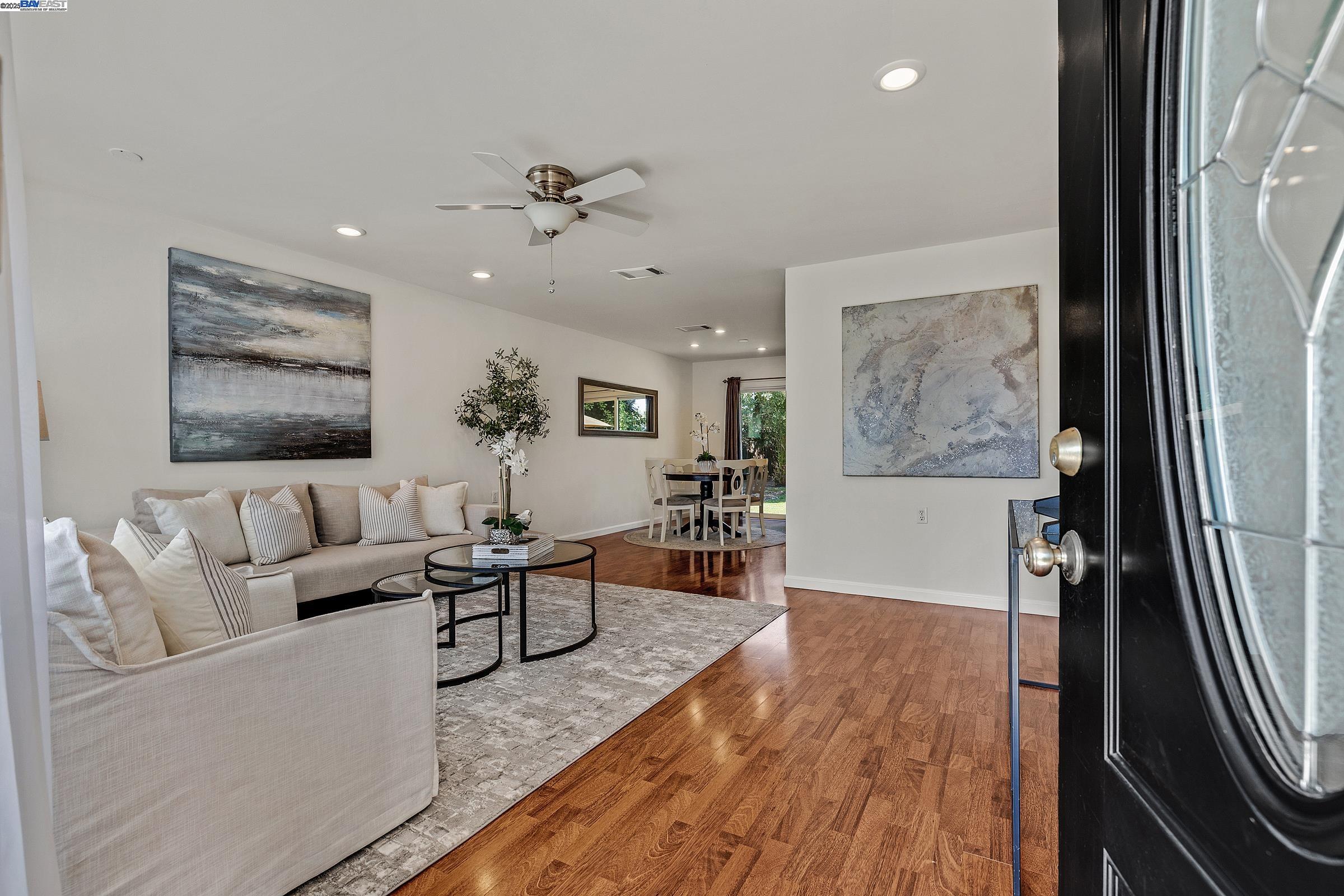 1370 Daisy Ln
