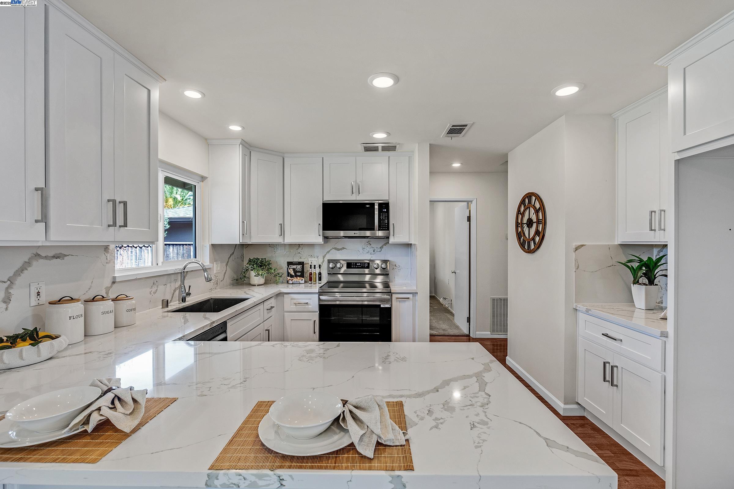 1370 Daisy Ln