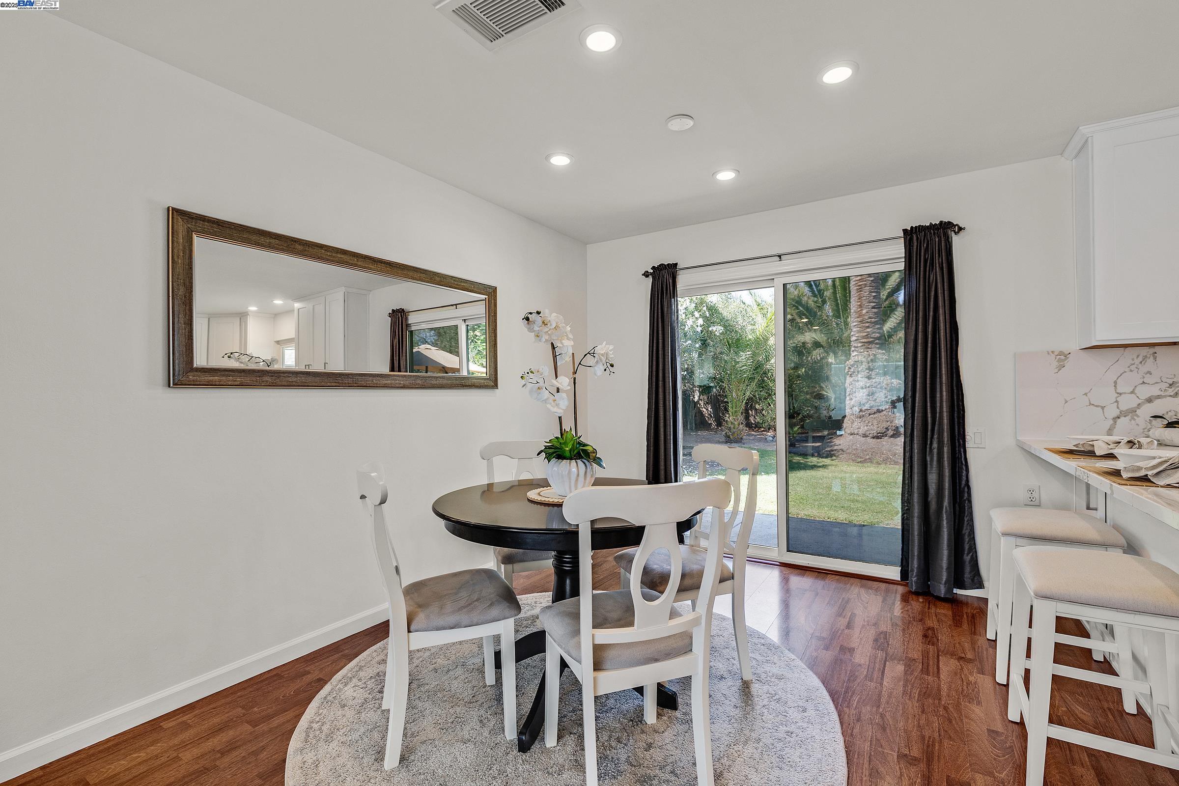 1370 Daisy Ln