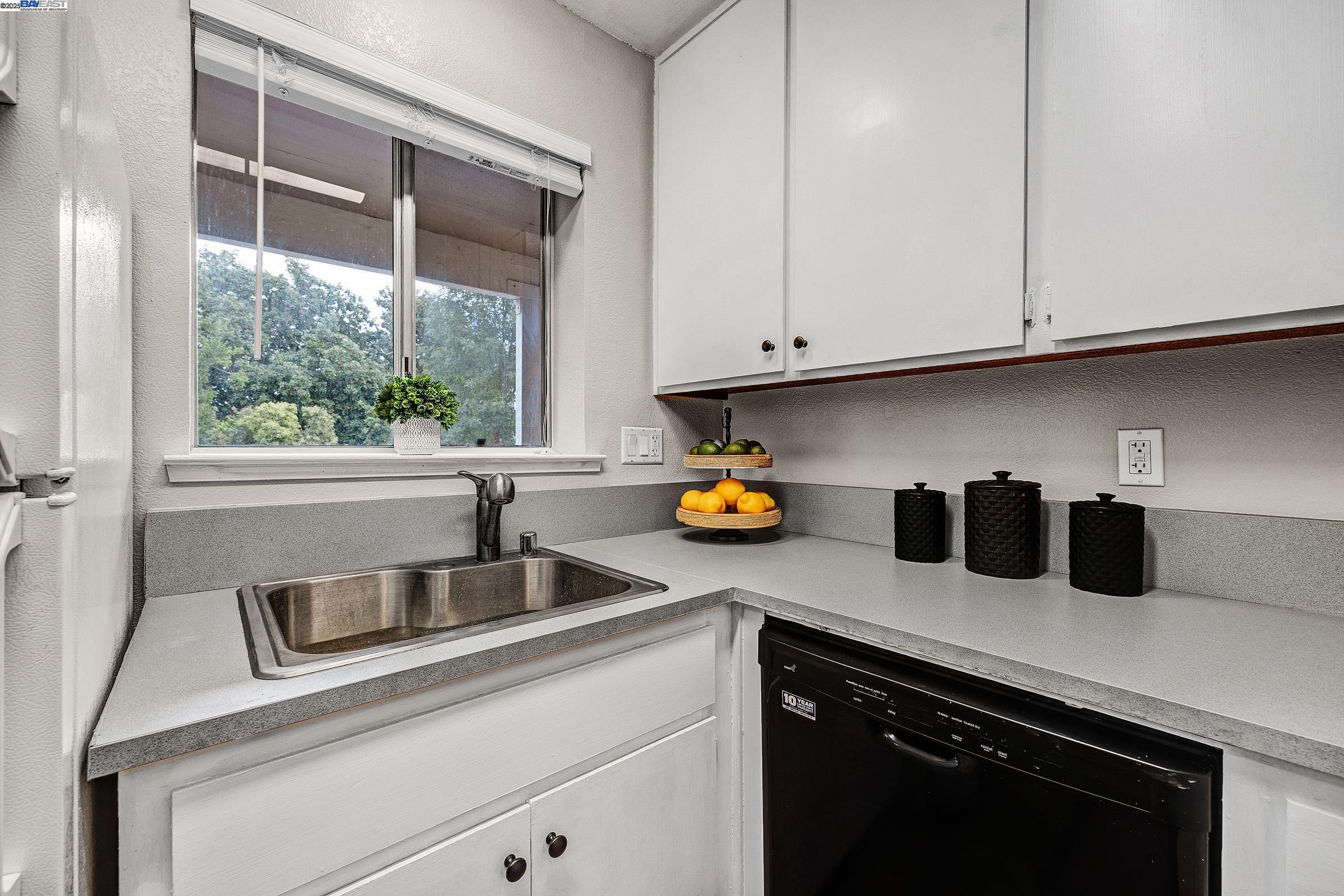 3845 Vineyard Ave # F