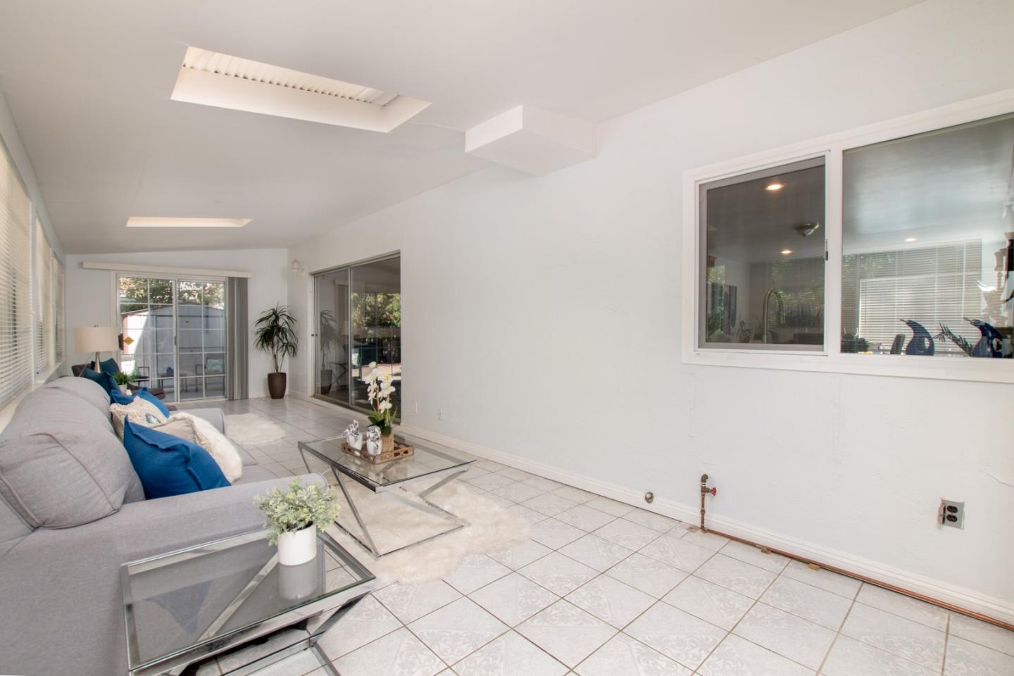 4937 Rue Le Mans