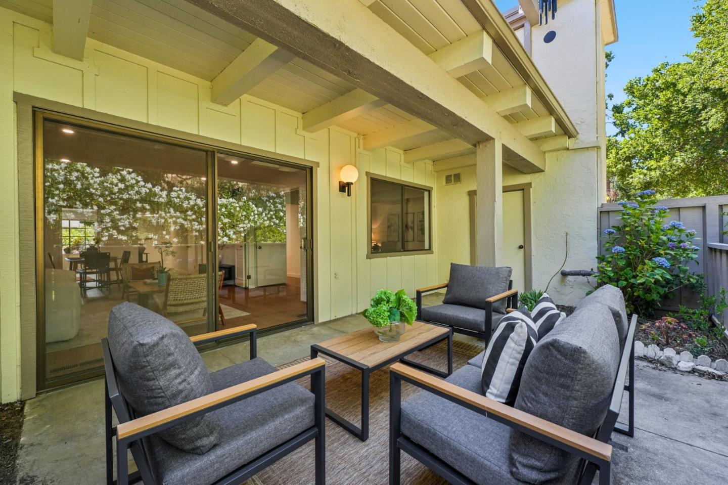 5286 Cribari Heights