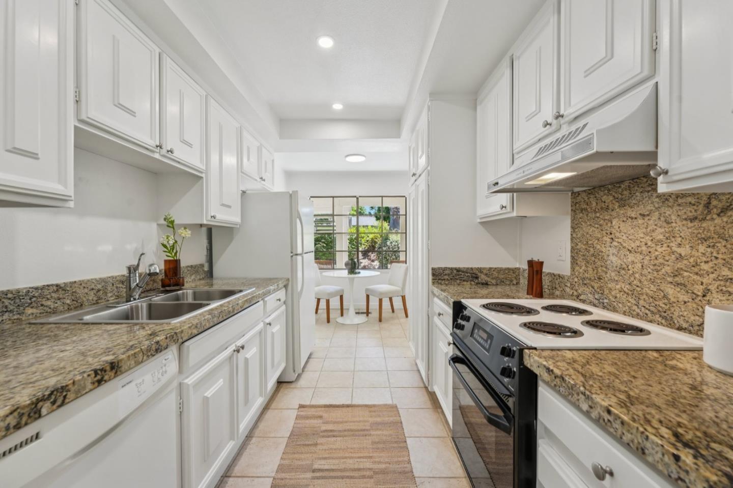 5286 Cribari Heights