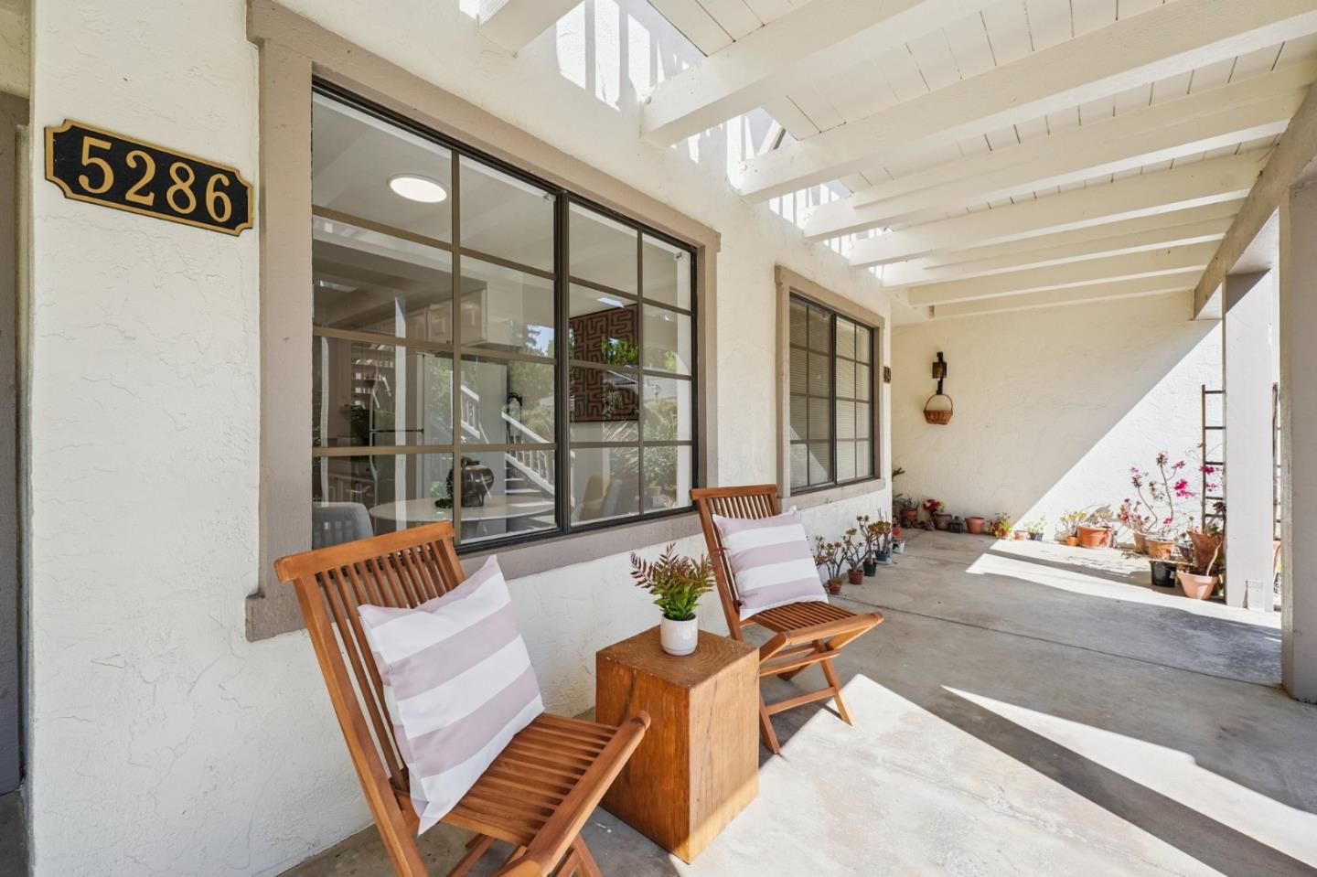 5286 Cribari Heights