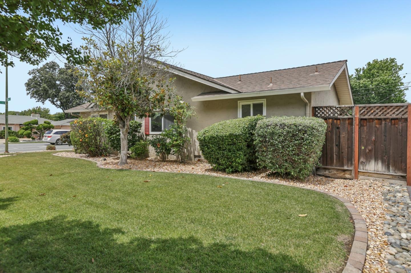 2534 Cherry Avenue