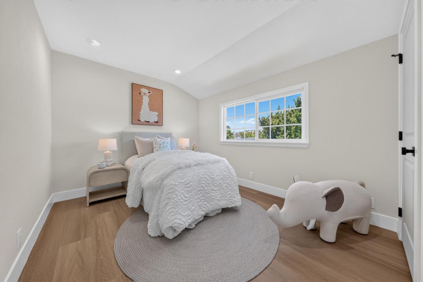 1031 Mount Darwin DR