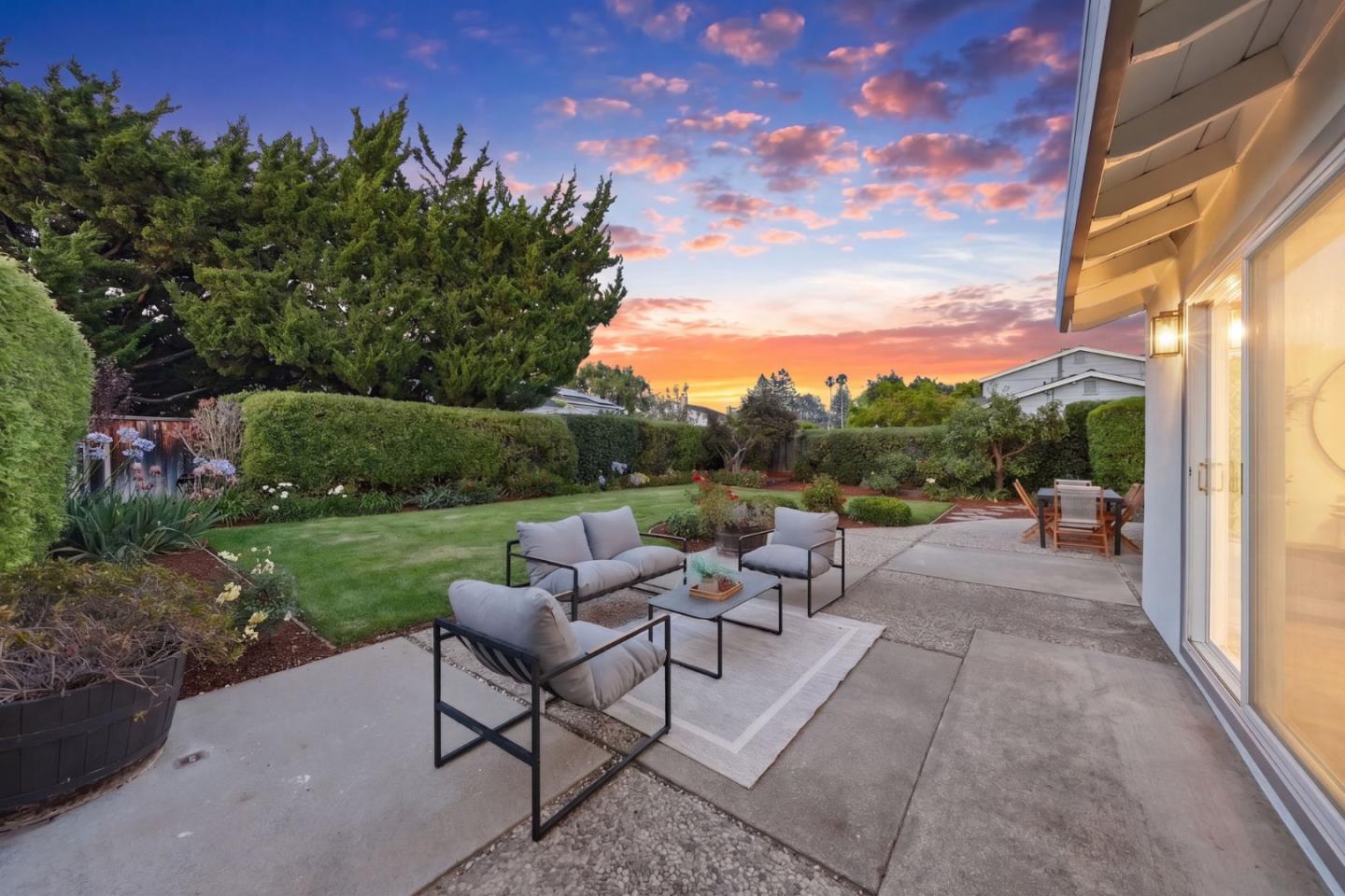 1031 Mount Darwin DR