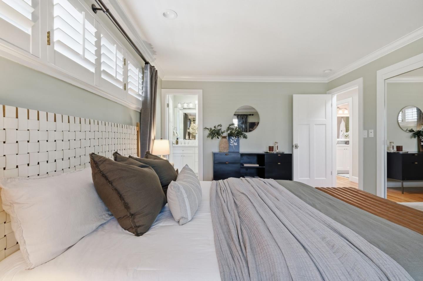 116 Meadowbrook DR