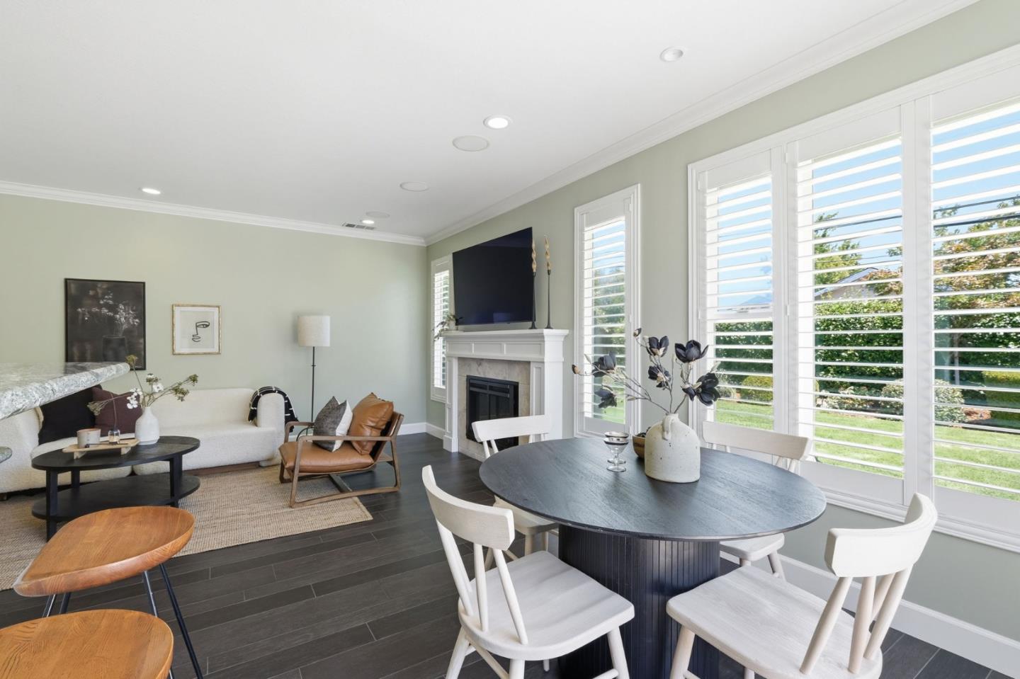 116 Meadowbrook DR