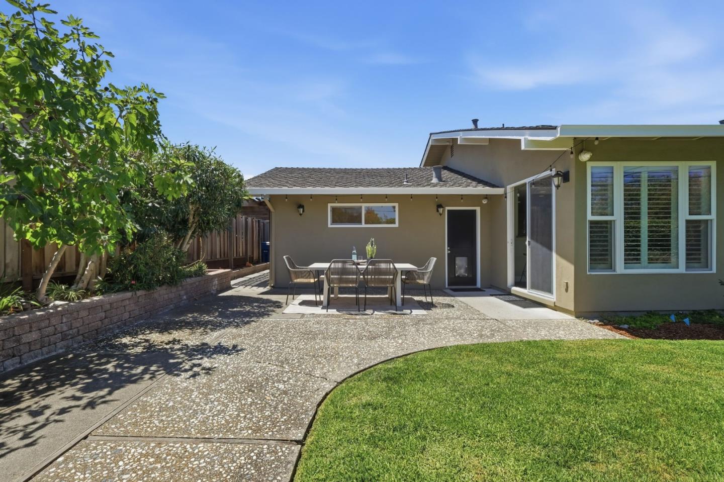 116 Meadowbrook DR